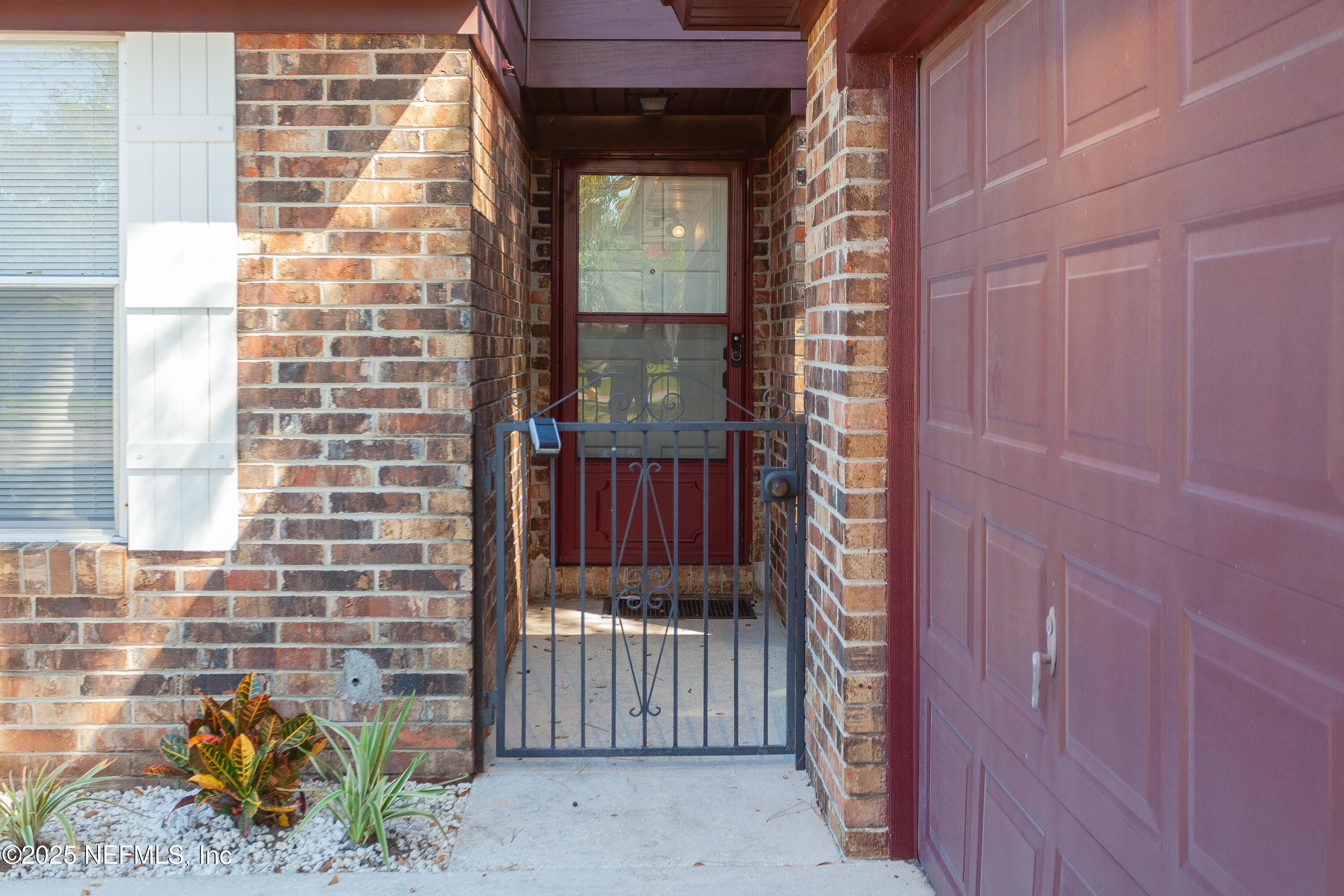 1515 W POINTER Drive W