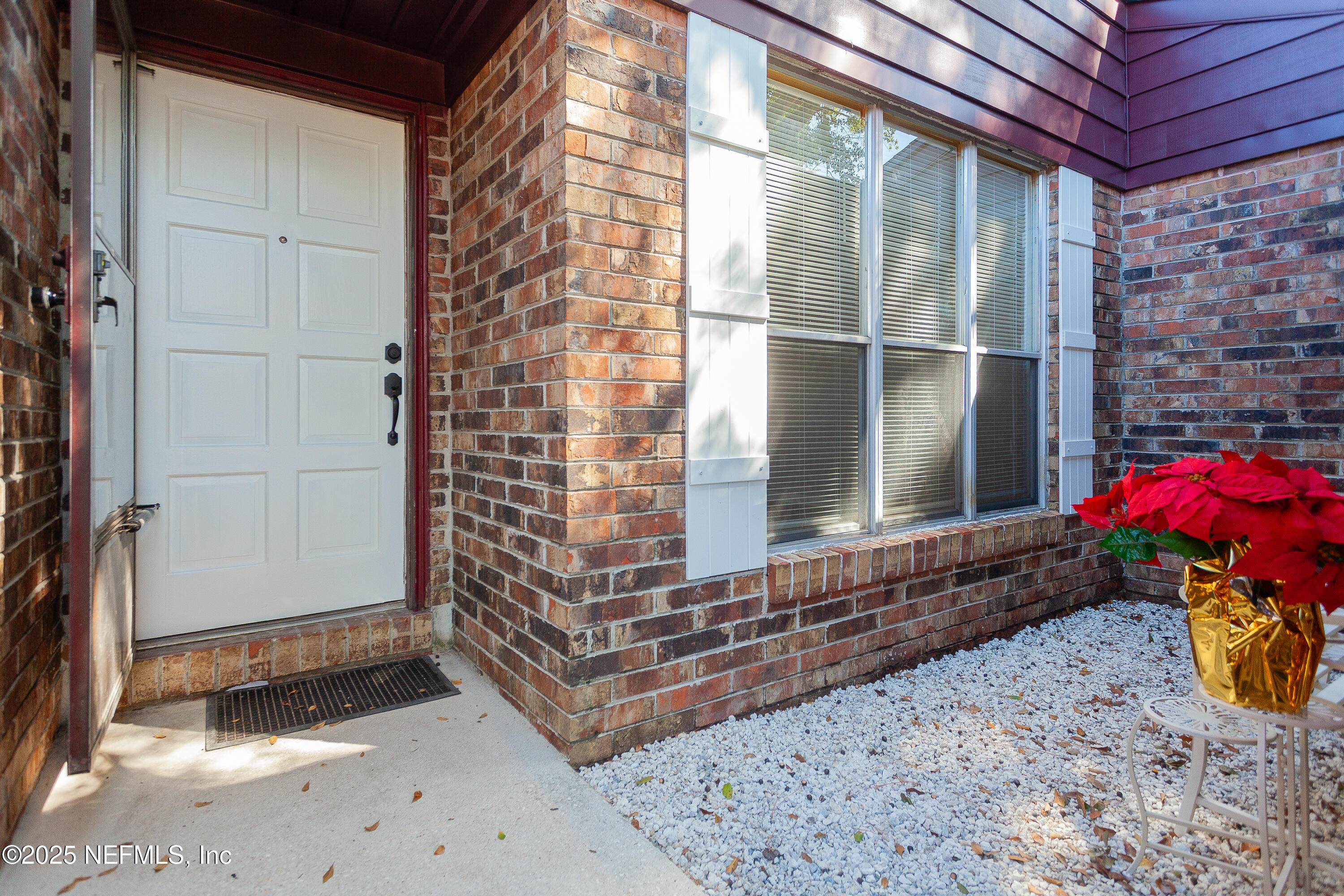 1515 W POINTER Drive W