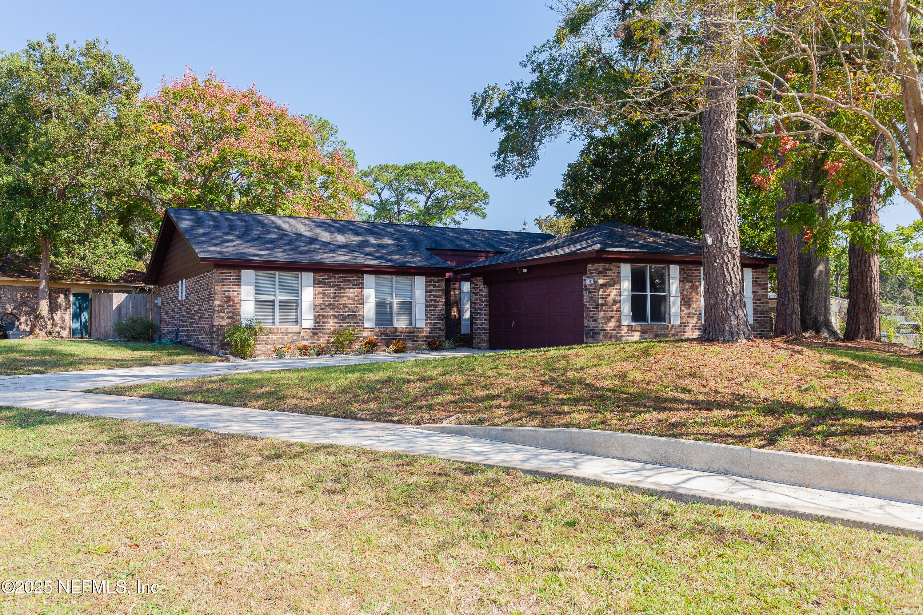 1515 W POINTER Drive W