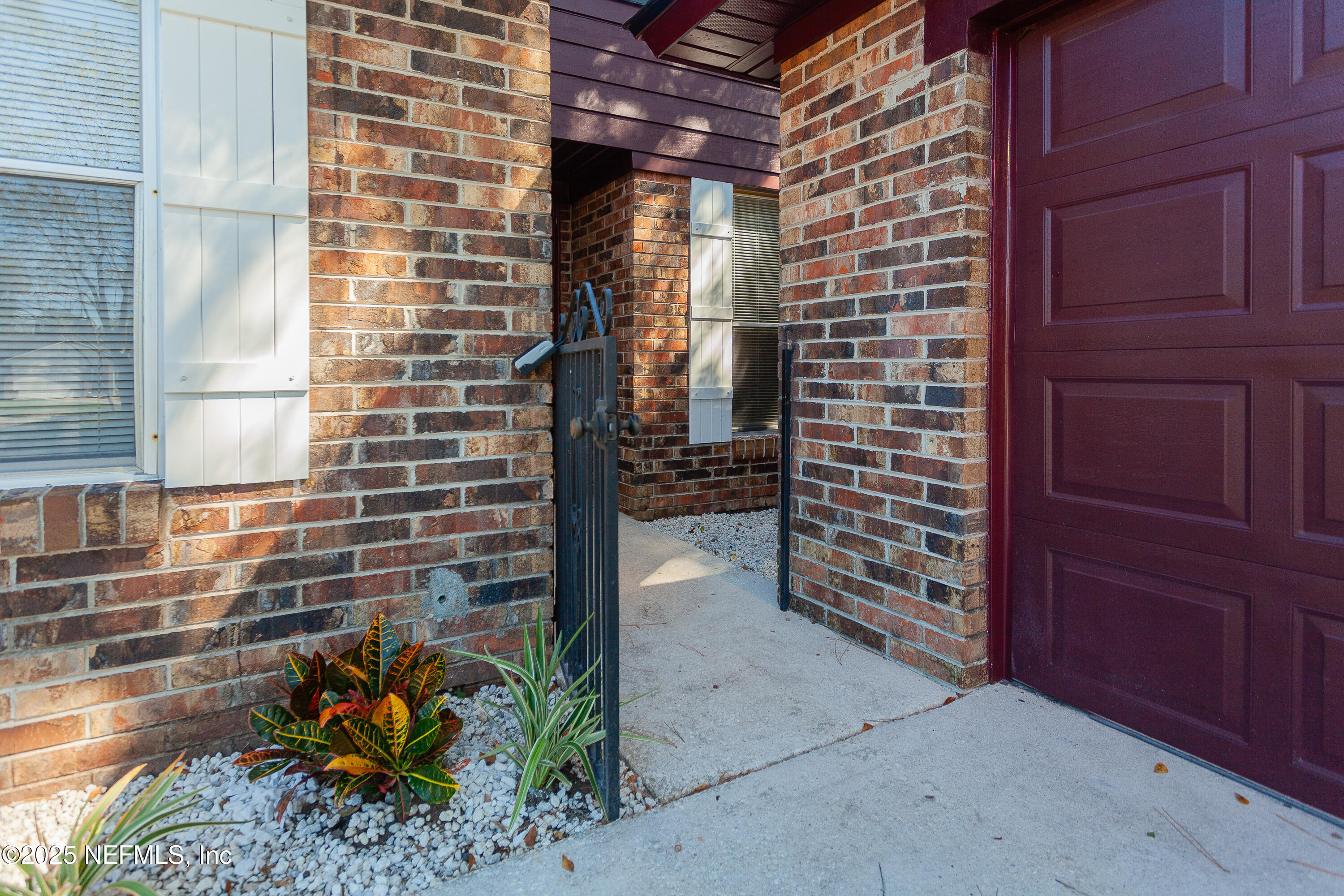 1515 W POINTER Drive W