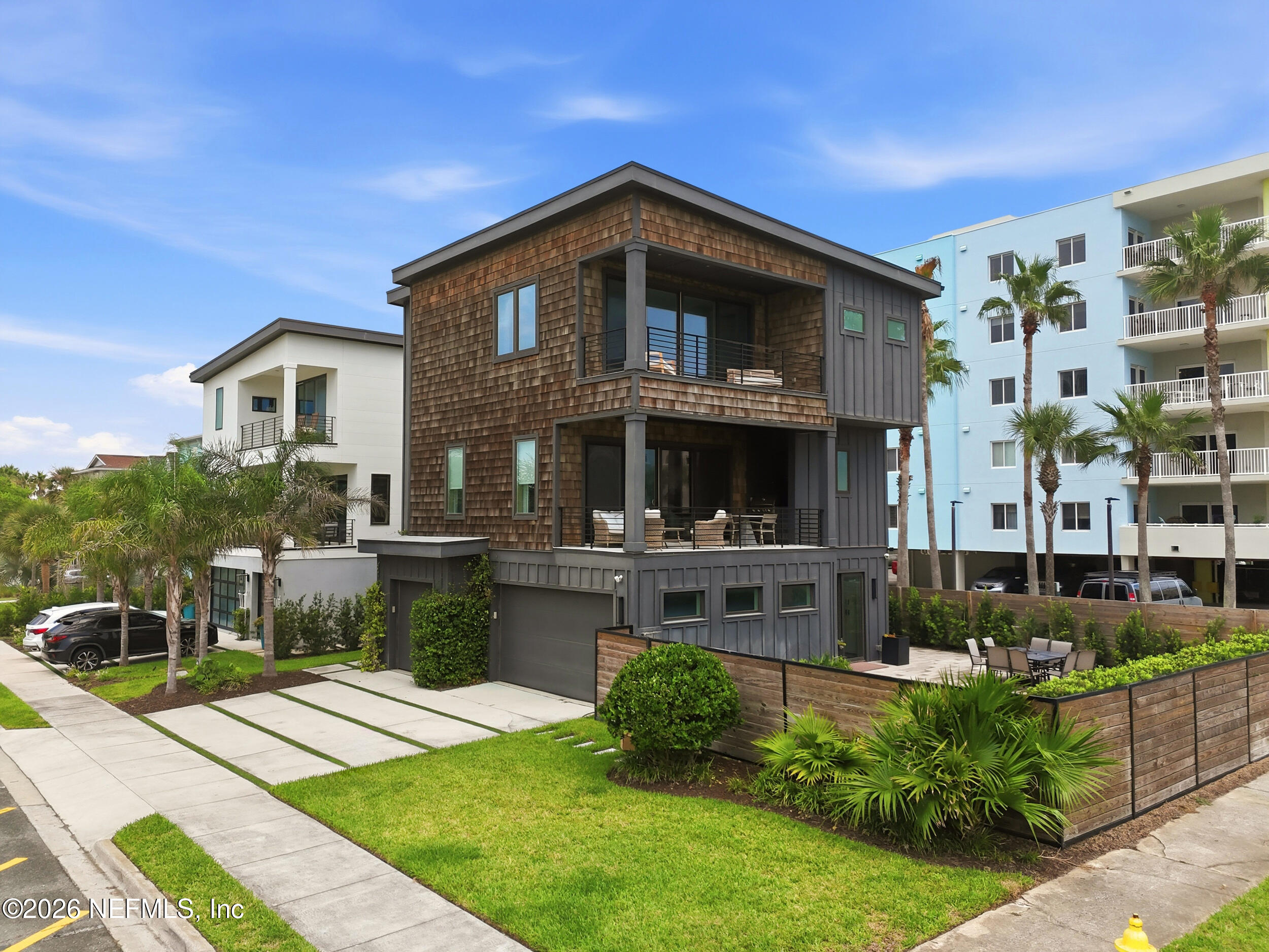 105 N 11TH Avenue