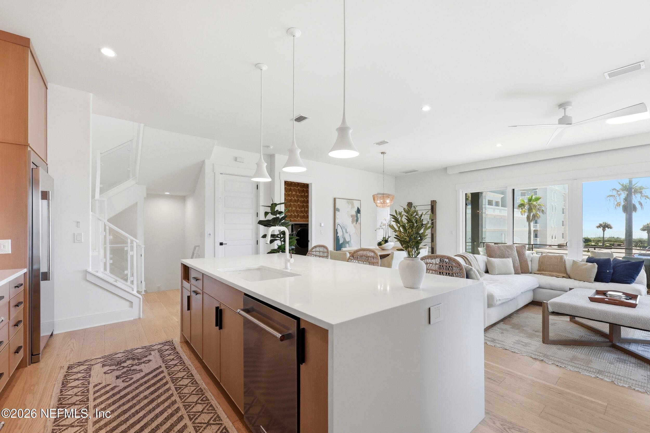 105 N 11TH Avenue