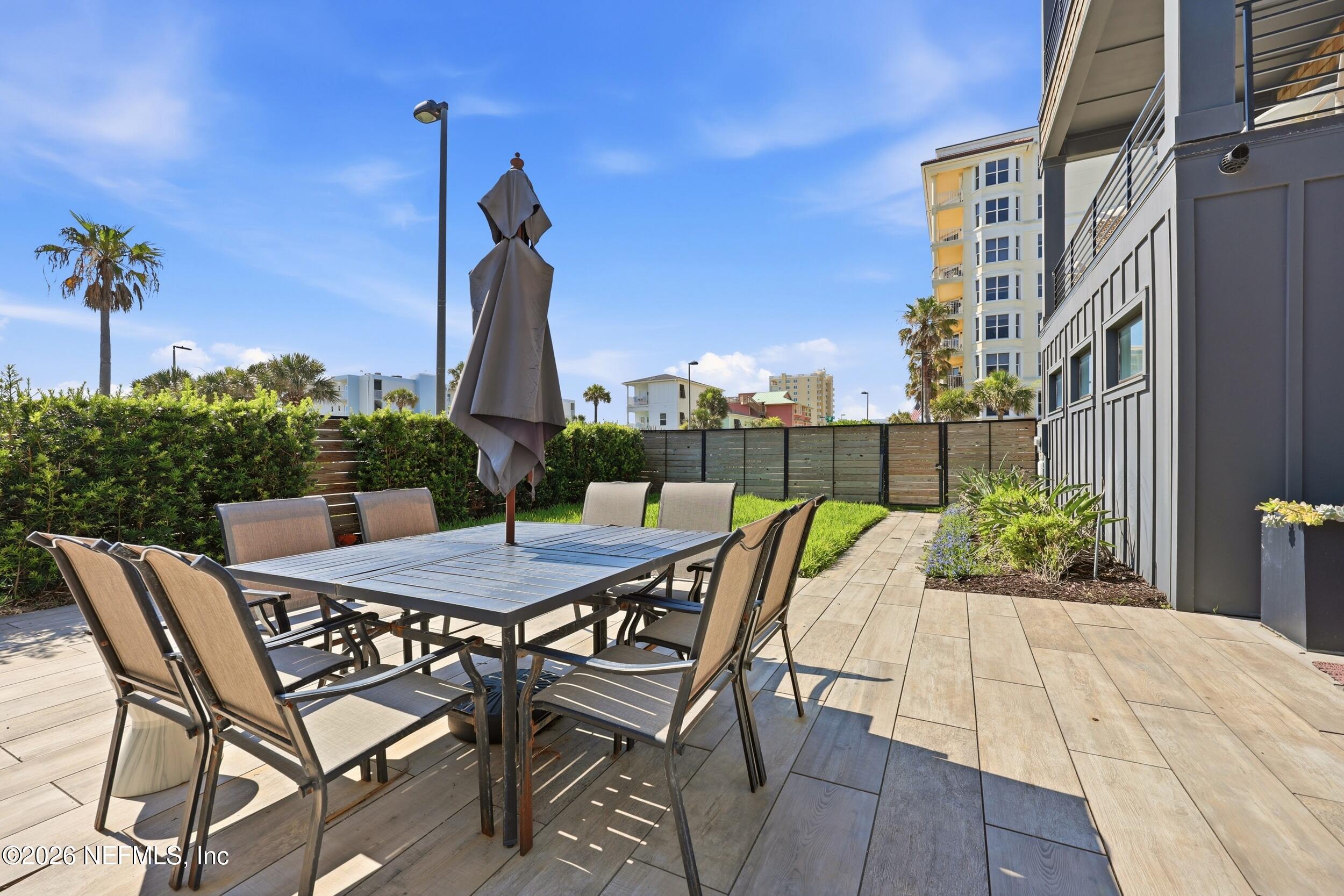 105 N 11TH Avenue