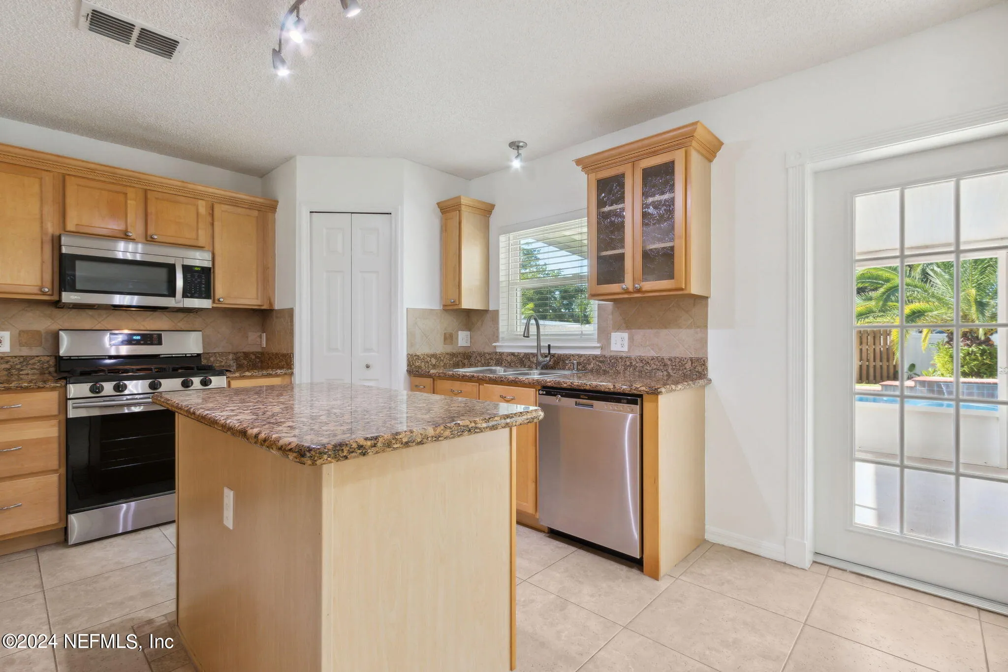 Jacksonville, Florida 32226, United States, 3 Bedrooms Bedrooms, ,3 BathroomsBathrooms,Residential,Pending,42032