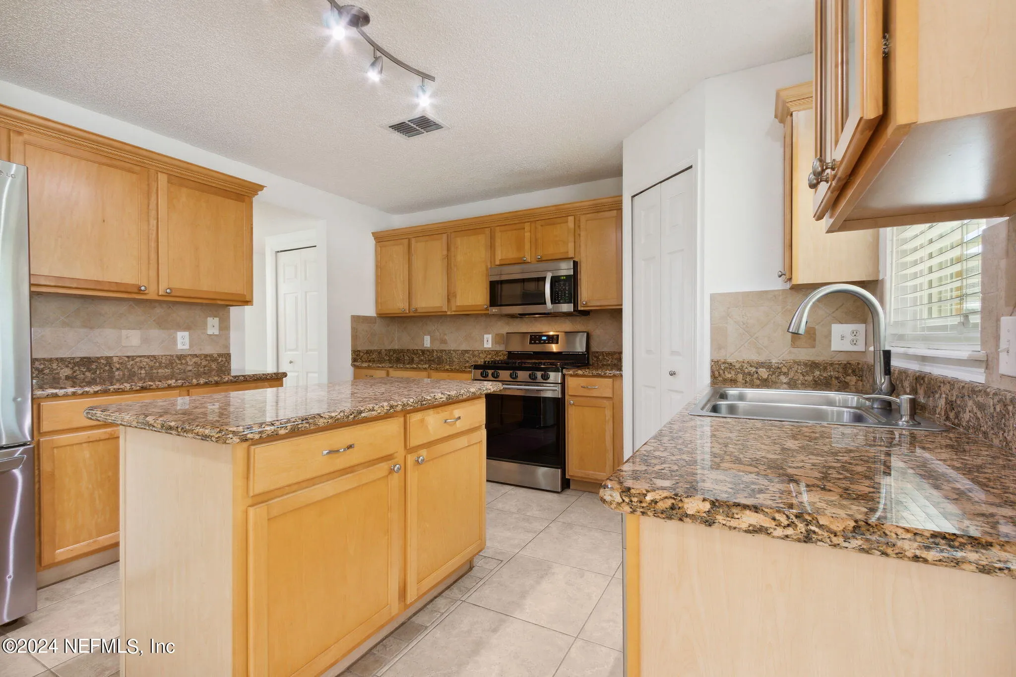 Jacksonville, Florida 32226, United States, 3 Bedrooms Bedrooms, ,3 BathroomsBathrooms,Residential,Pending,42032