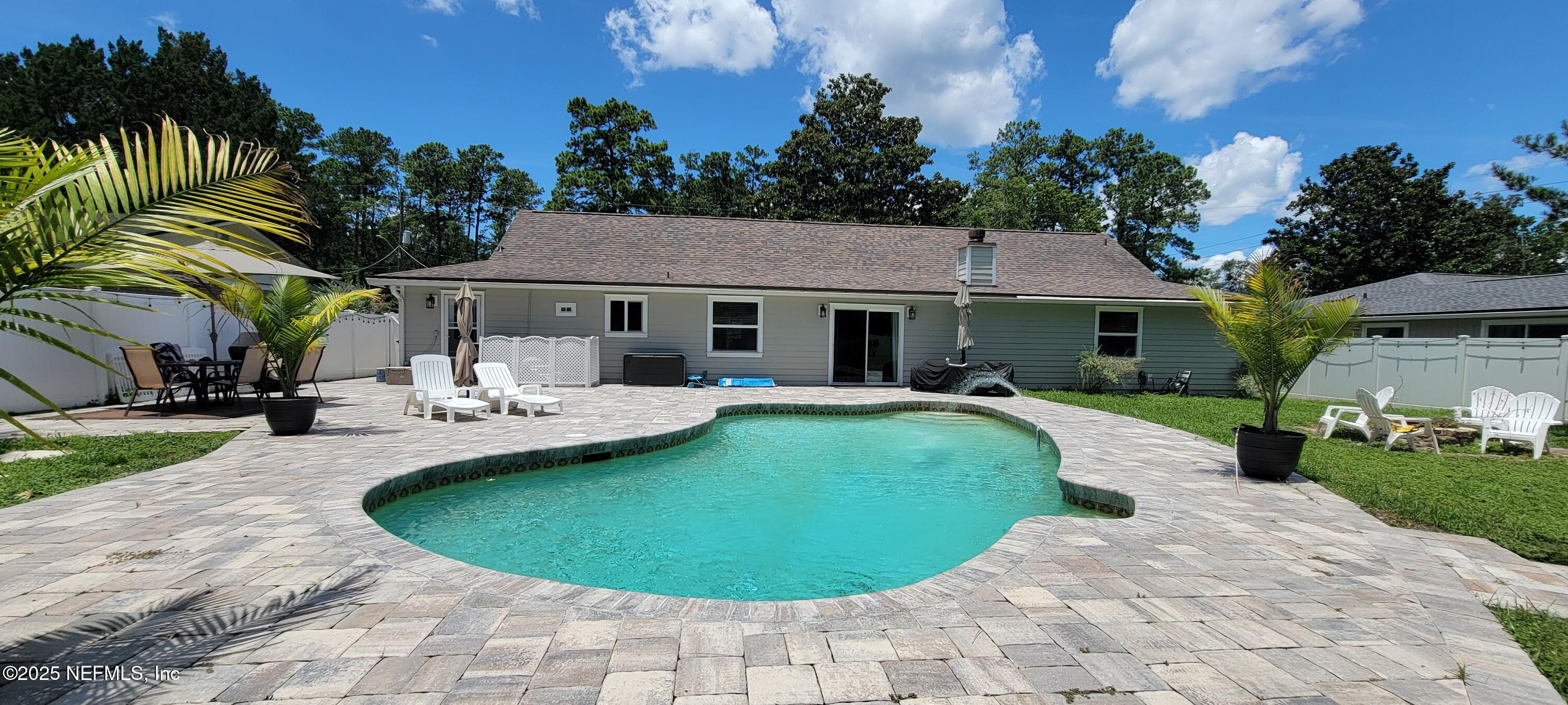 12213 GOVERNORS Drive W