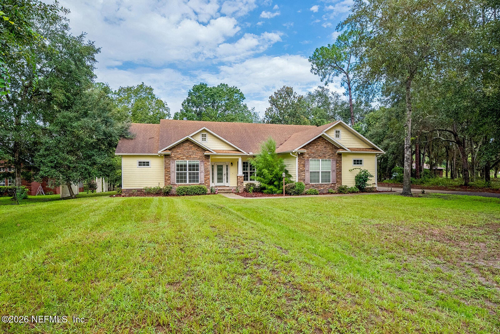 486 LAKESHORE Drive
