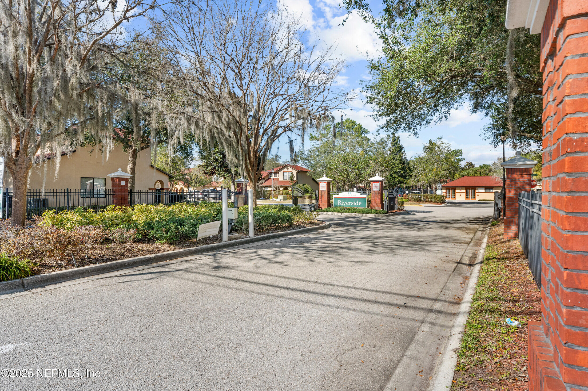 435 HONEYCOMB Way