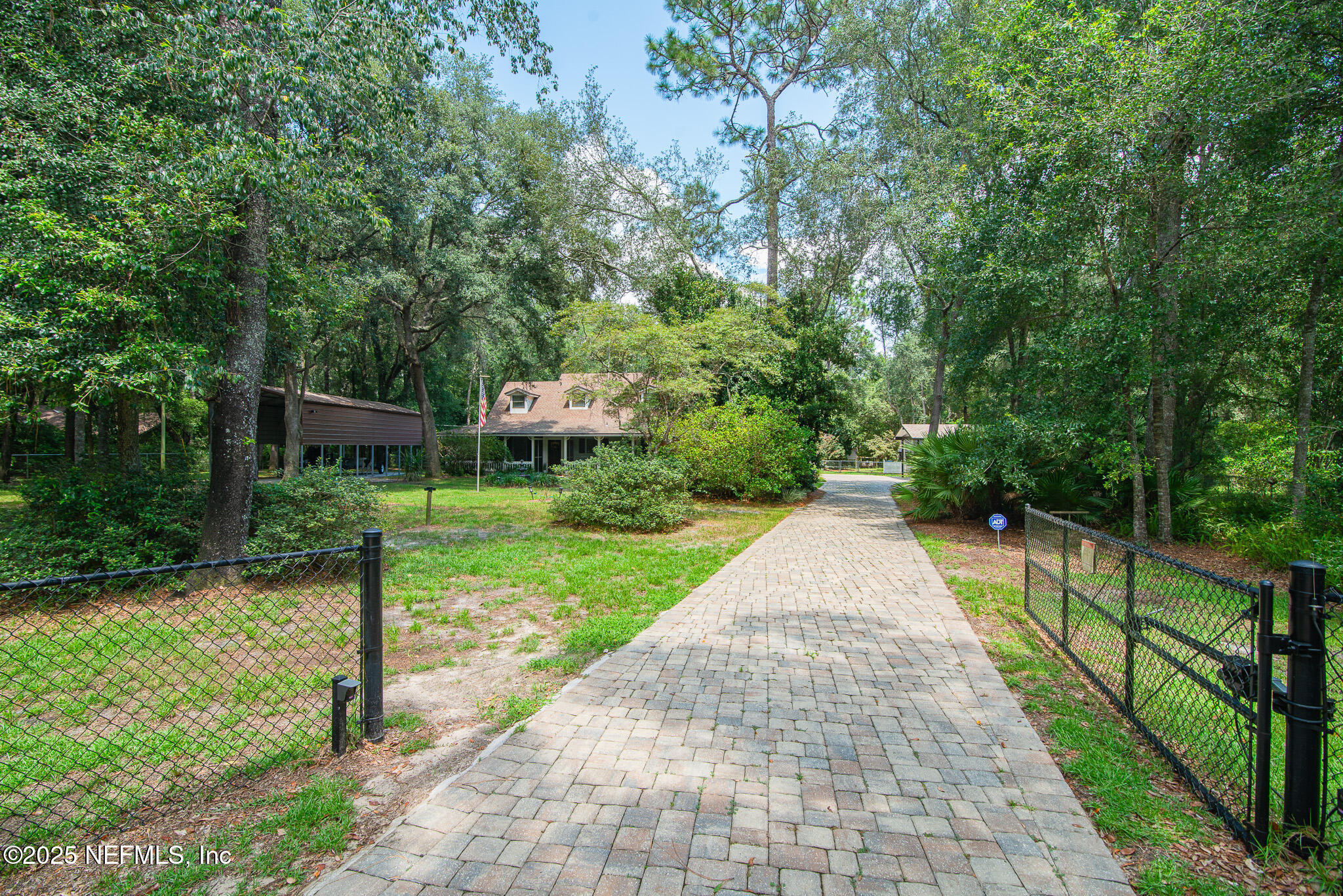 4186 HONEYSUCKLE Circle