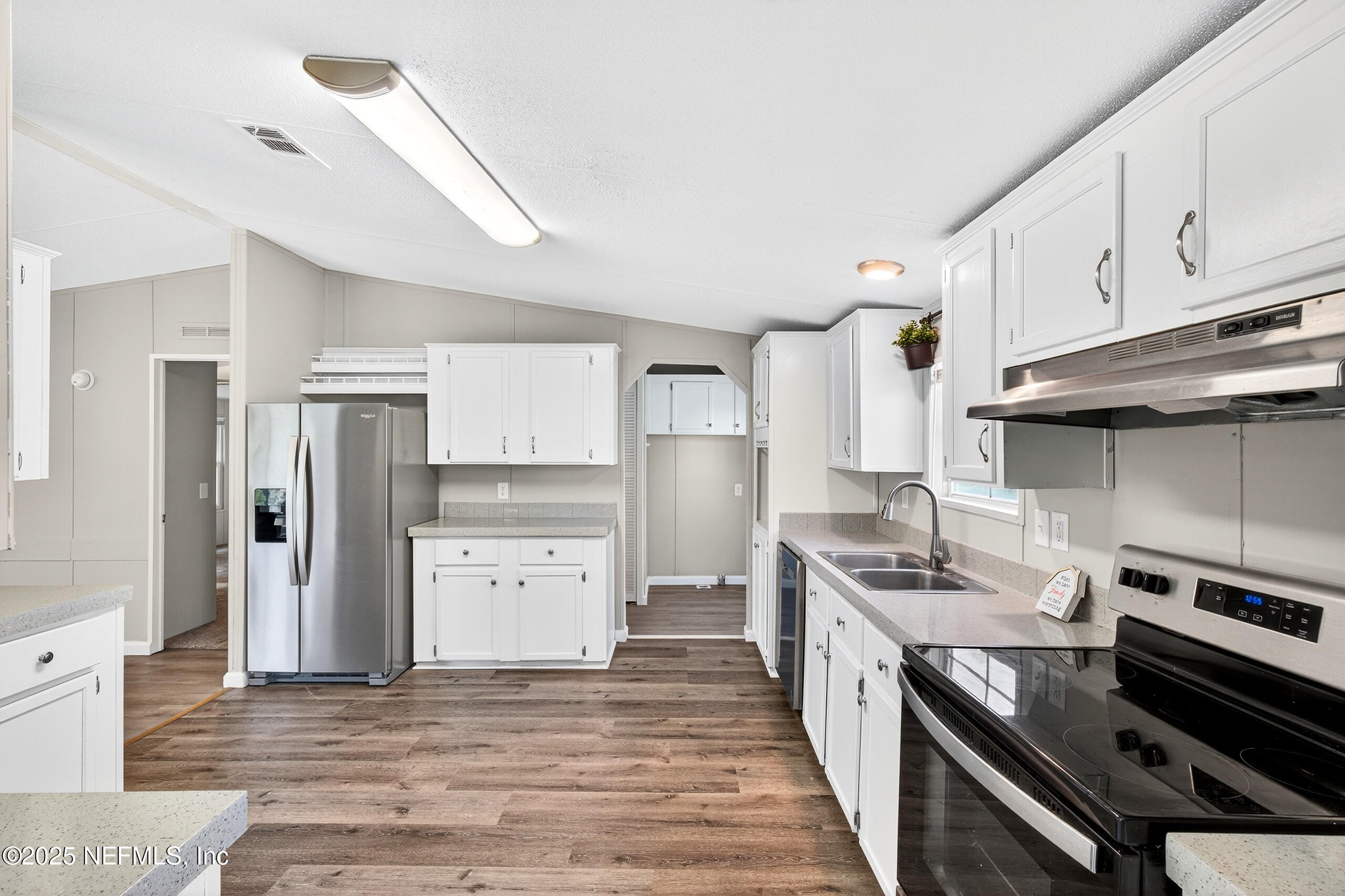 2562 HIBISCUS Avenue