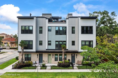 1610 LANG Court Jacksonville FL 32207