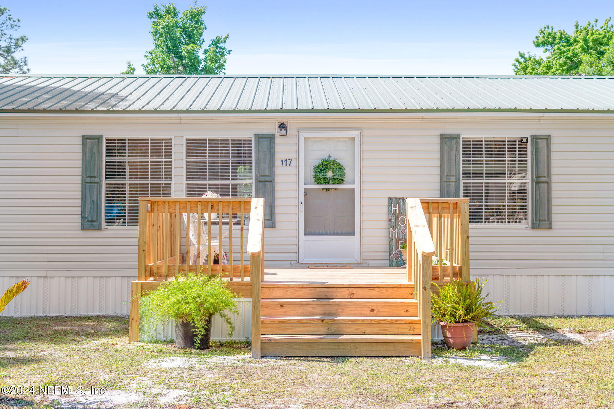 Georgetown, FL home for sale located at 117 Lake View Avenue, Georgetown, FL 32139