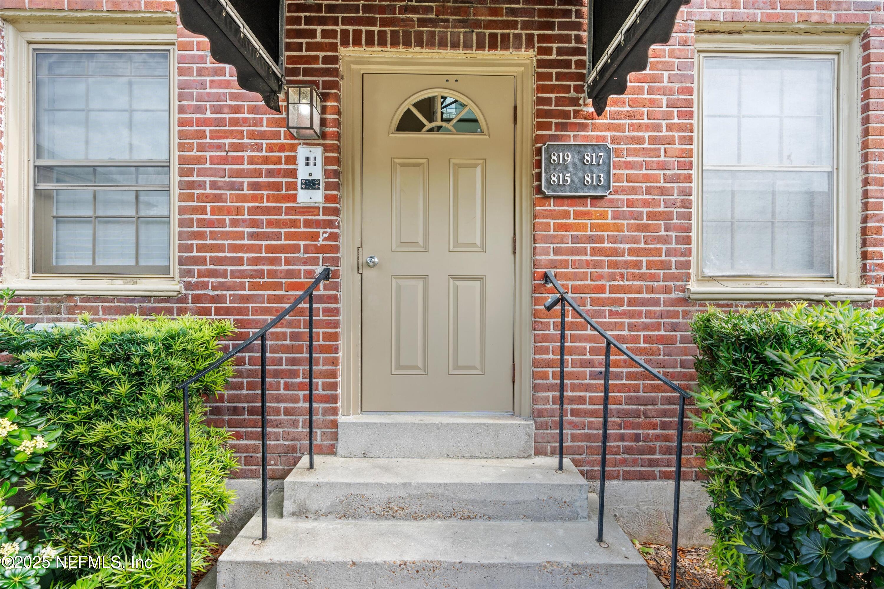 819 LASALLE Street 819