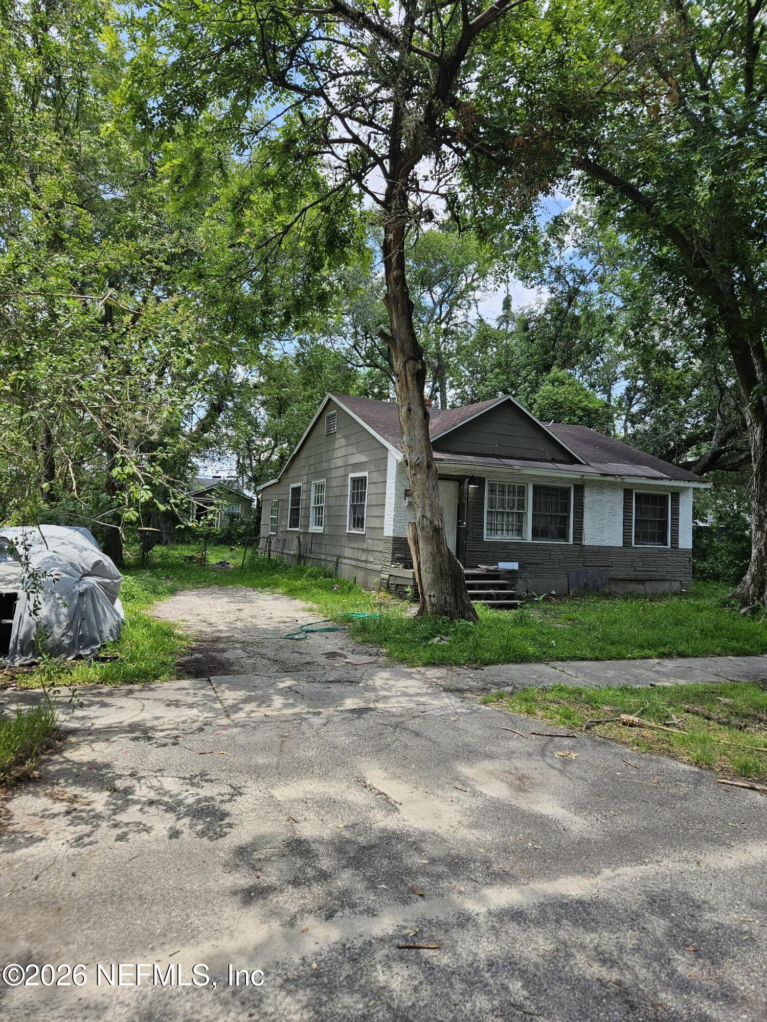 3162 2ND ST Circle