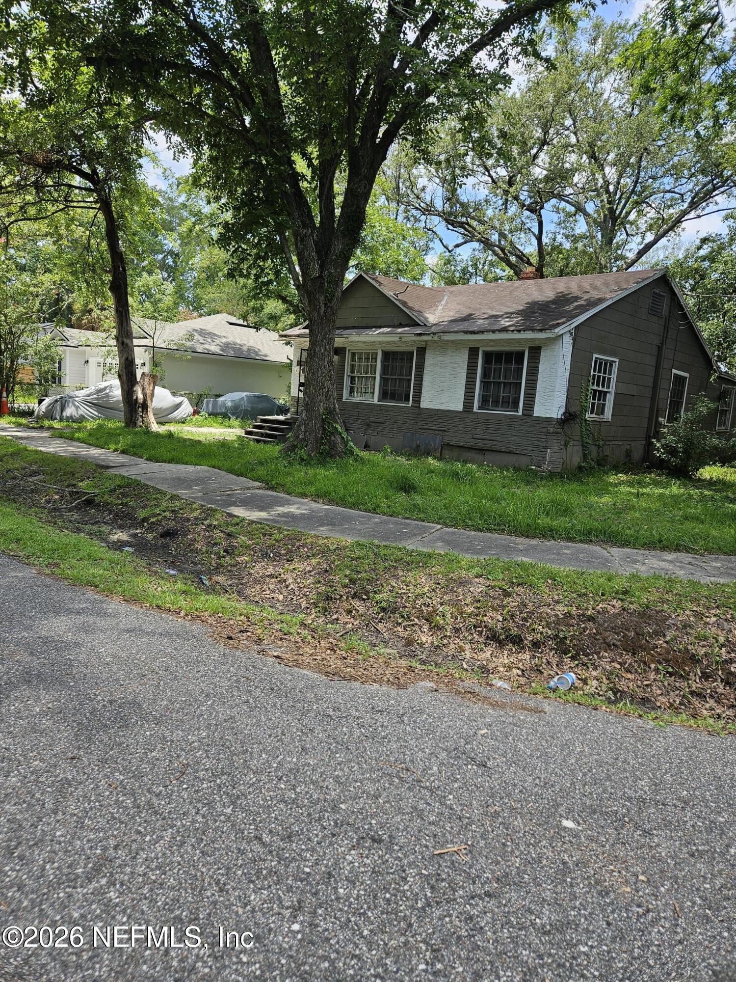 3162 2ND ST Circle
