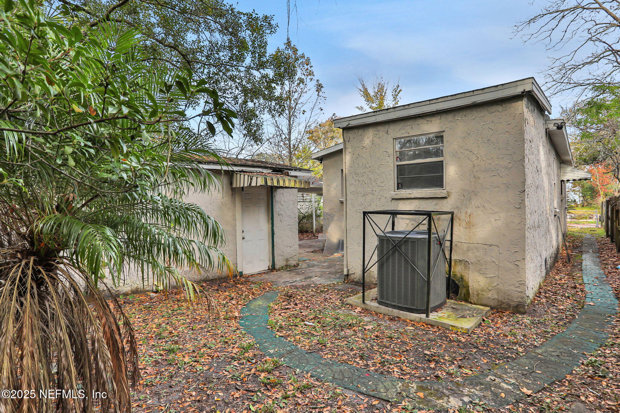 2070 WOODSIDE Street