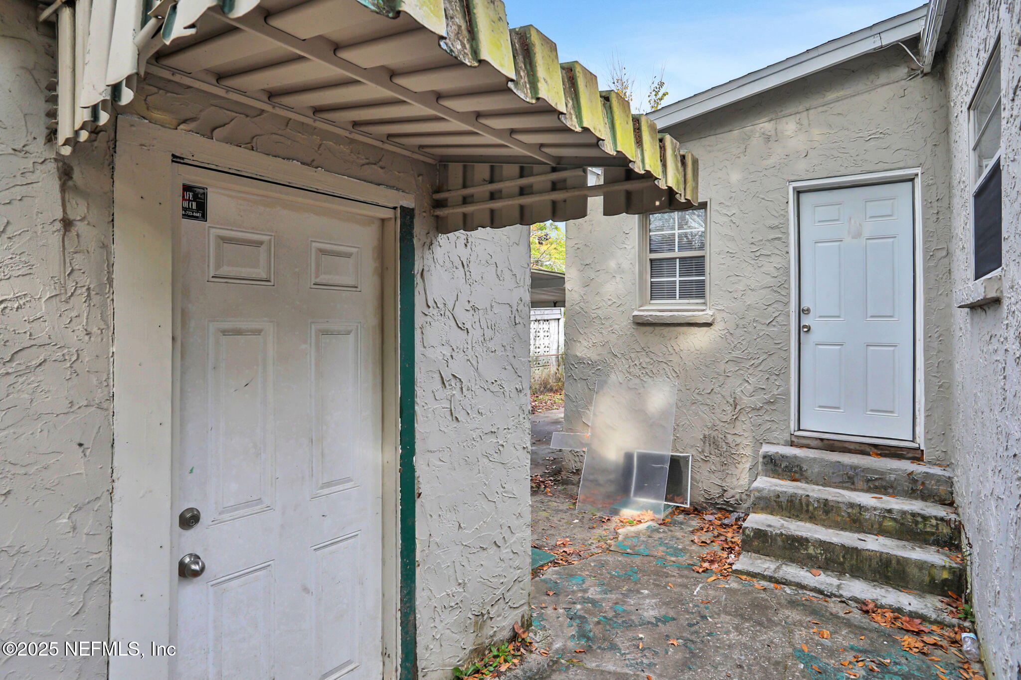 2070 WOODSIDE Street