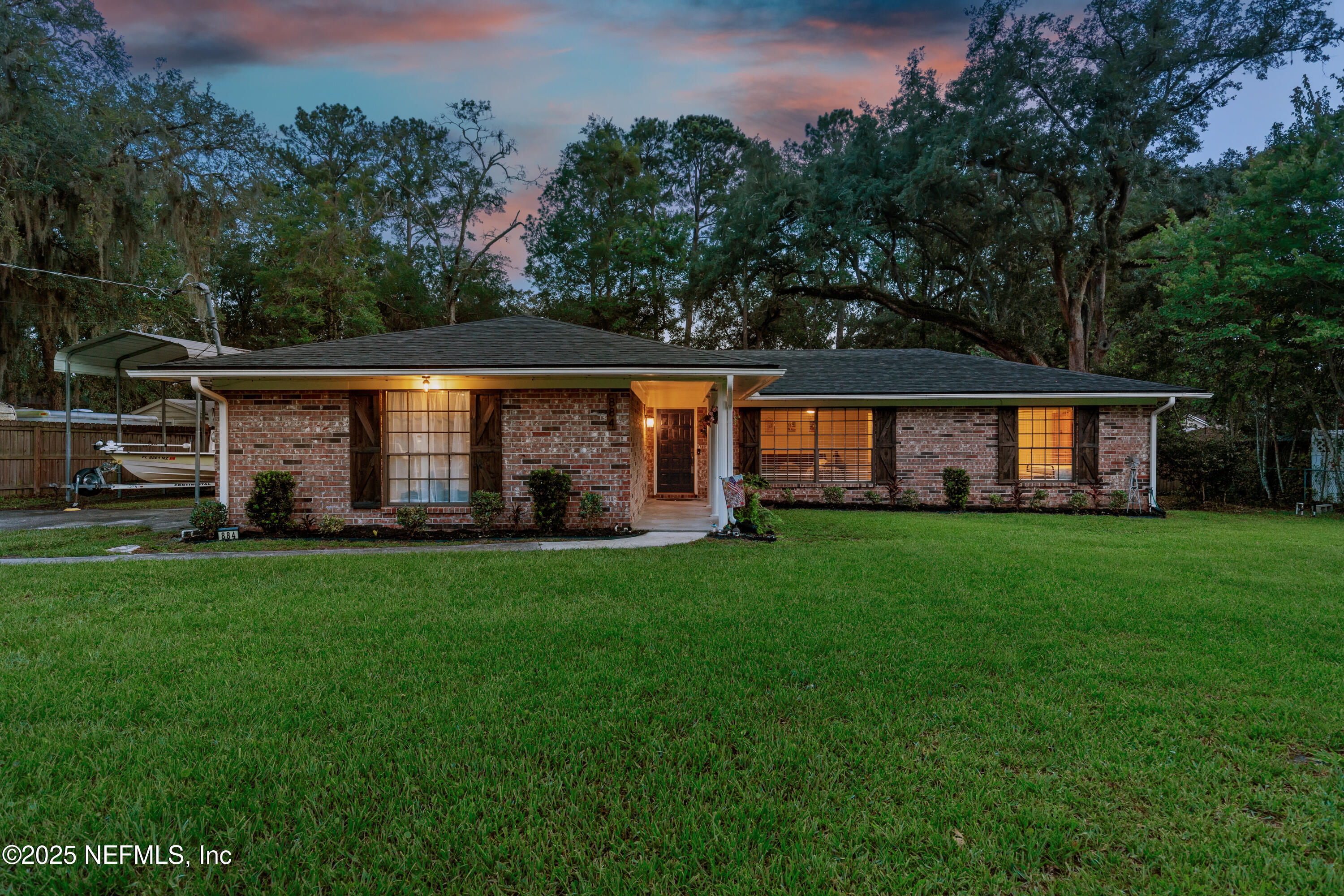 884 LIVE OAK Lane