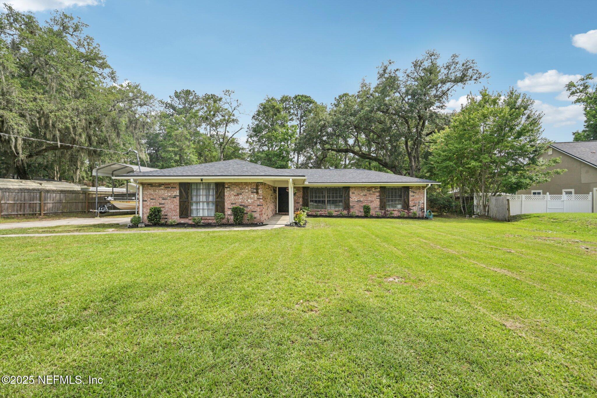 884 LIVE OAK Lane