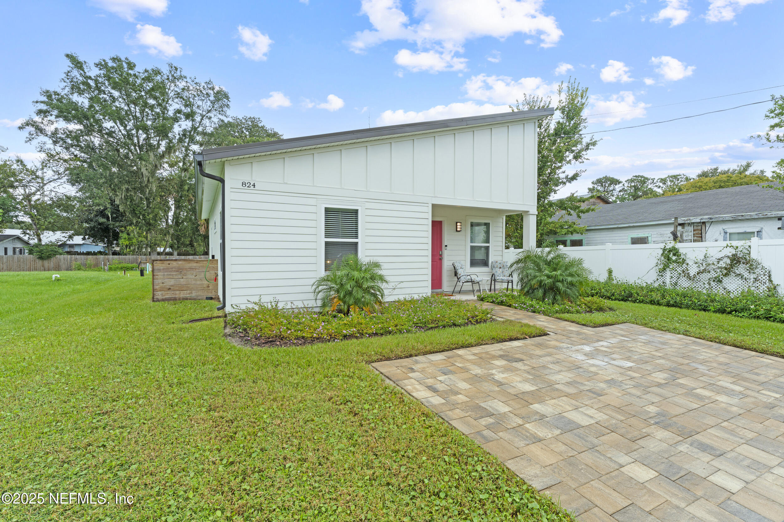 824 S RODRIQUEZ Street