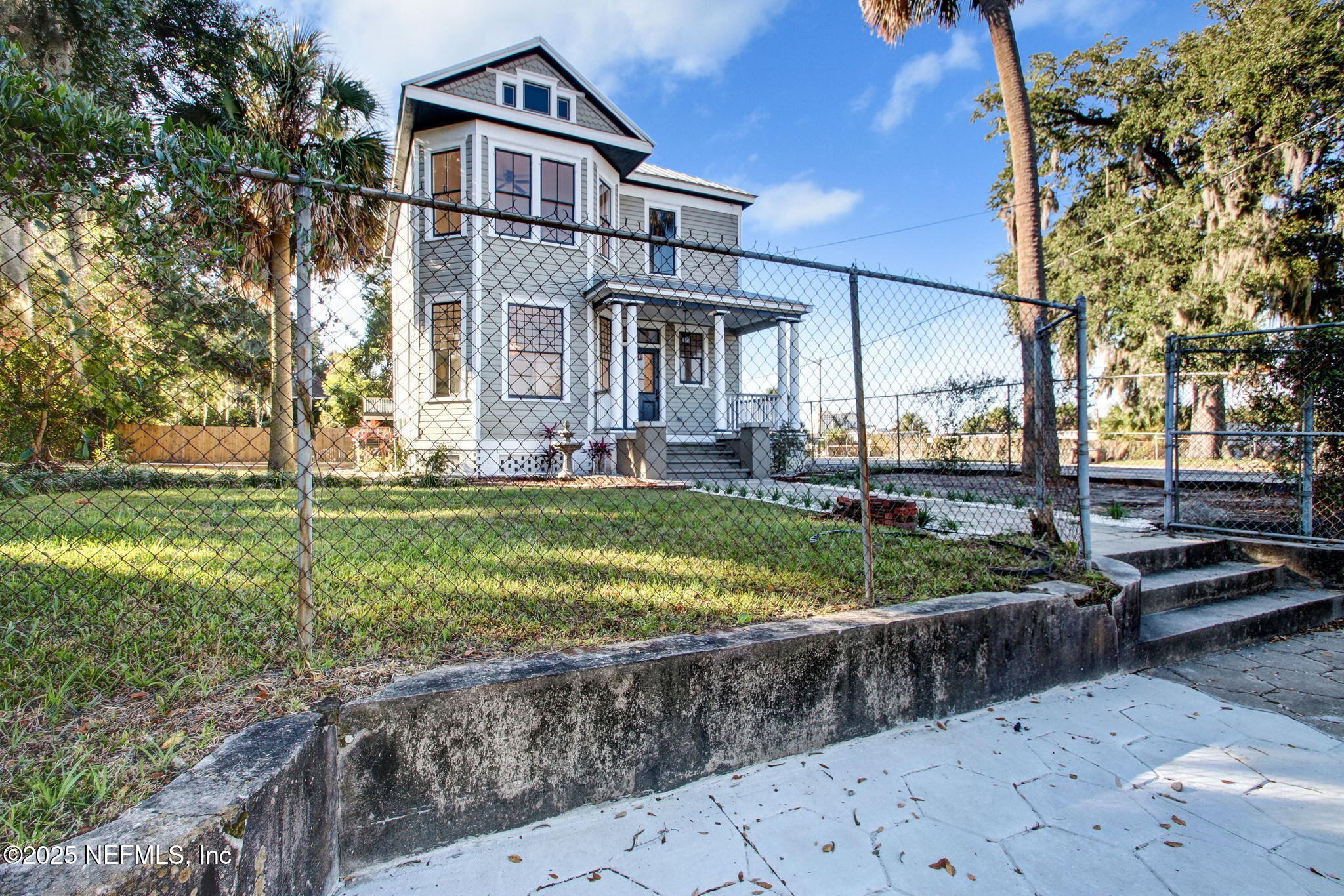 26 E 2ND Street
