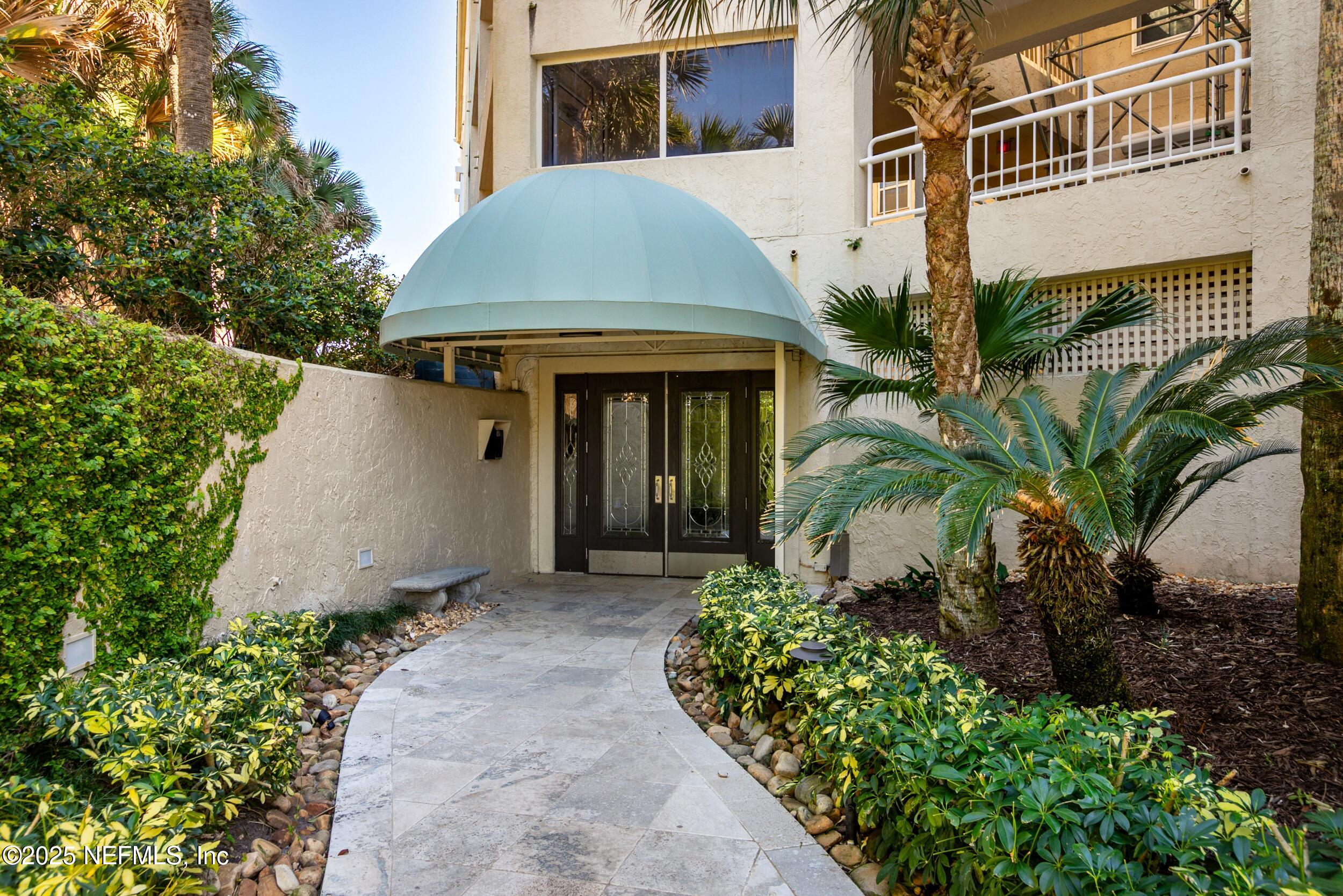 916 SPINNAKERS REACH Drive 916