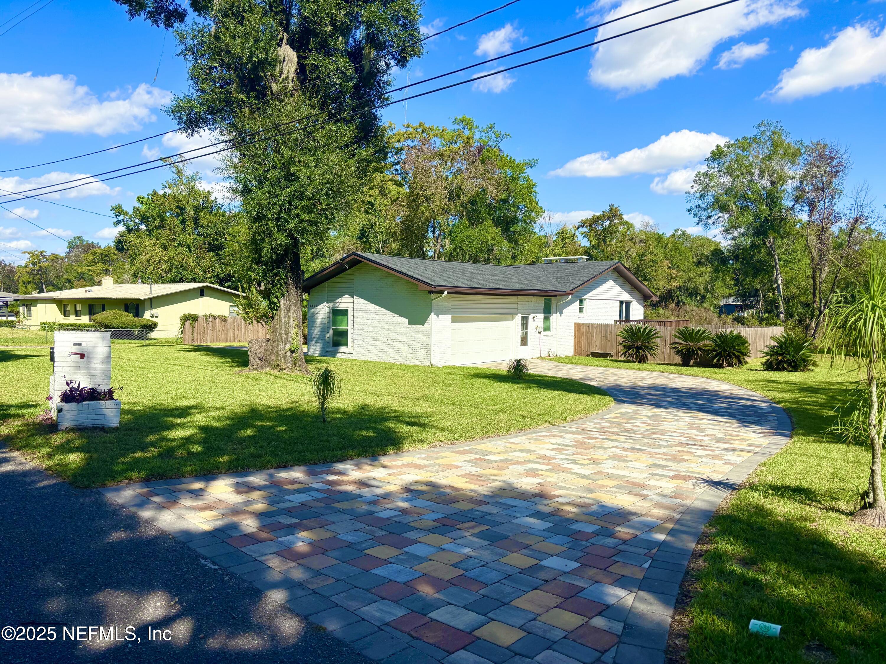 5609 HYDE PARK Circle