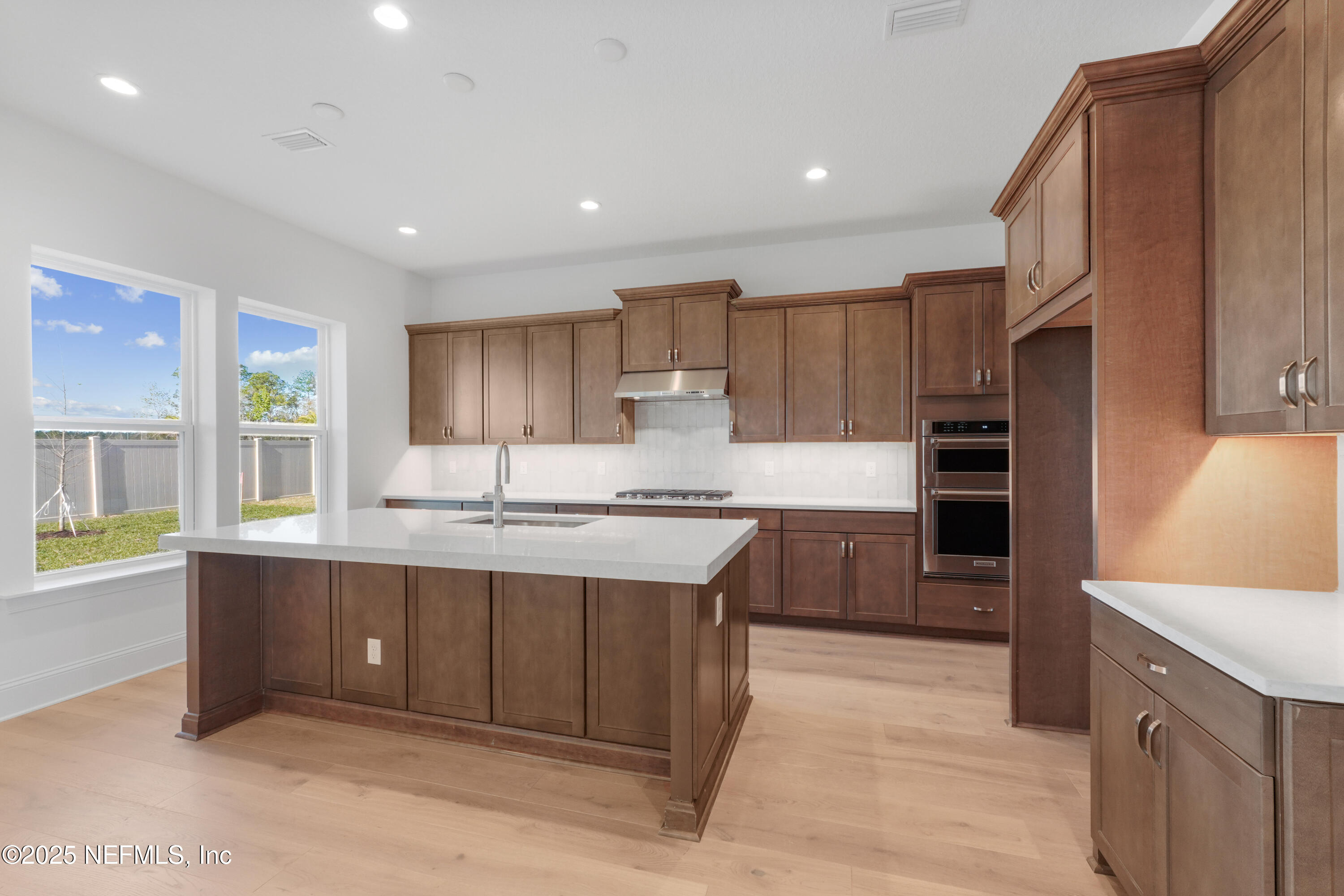 300 HILLENDALE Circle