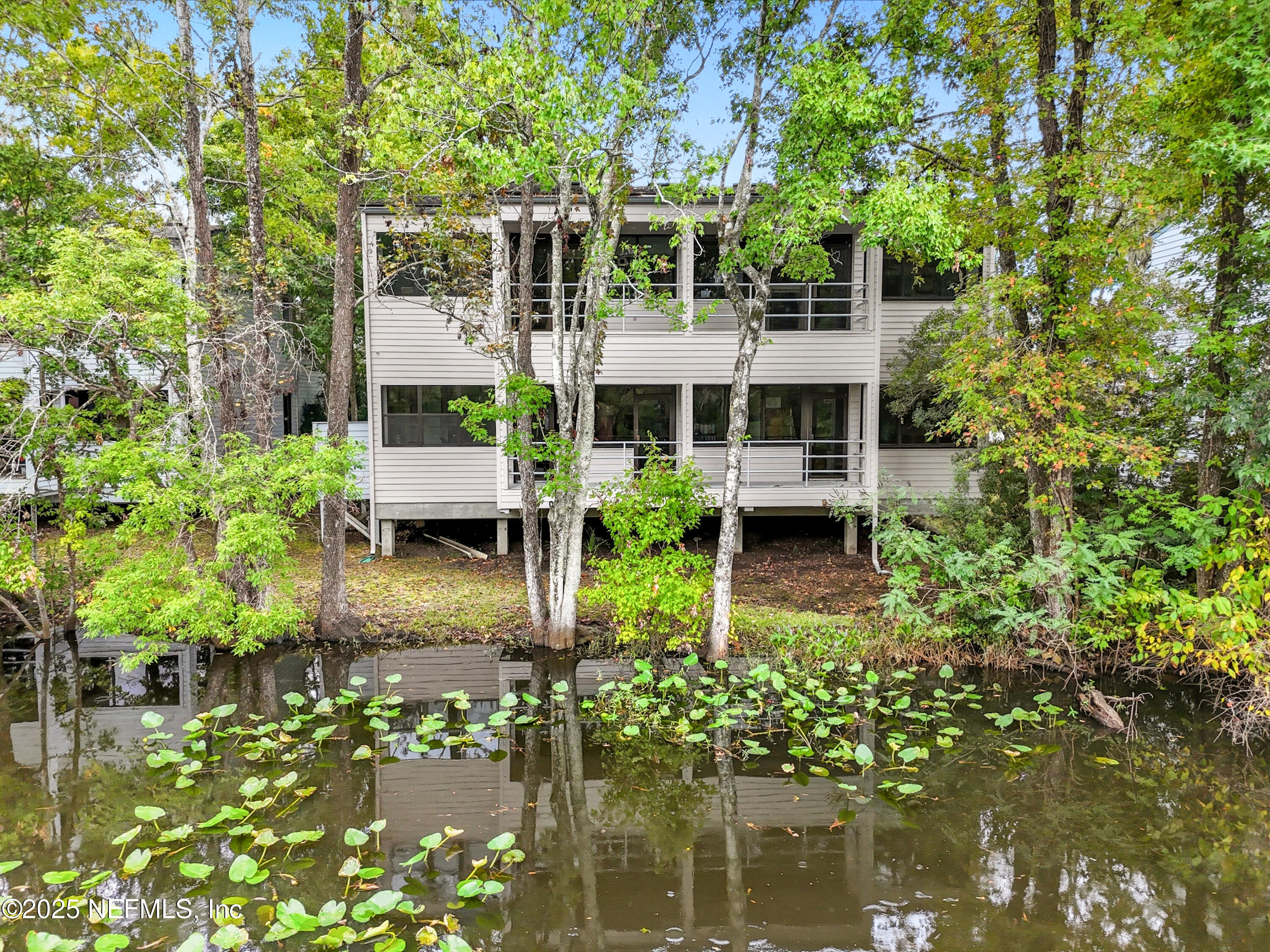 8818 GOODBYS EXECUTIVE Drive