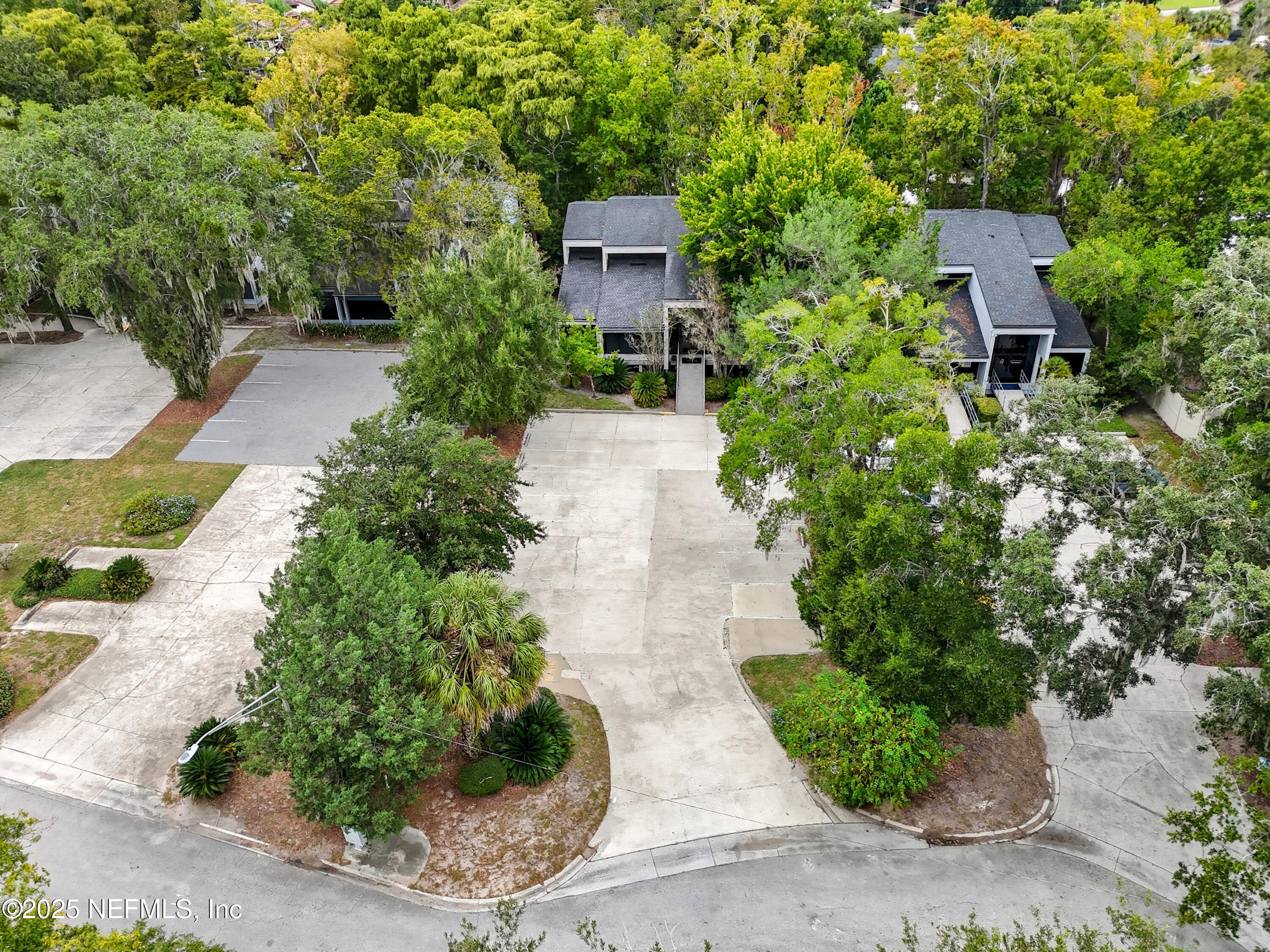 8818 GOODBYS EXECUTIVE Drive