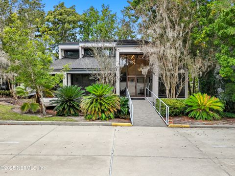 8818 GOODBYS EXECUTIVE Drive Jacksonville FL 32217