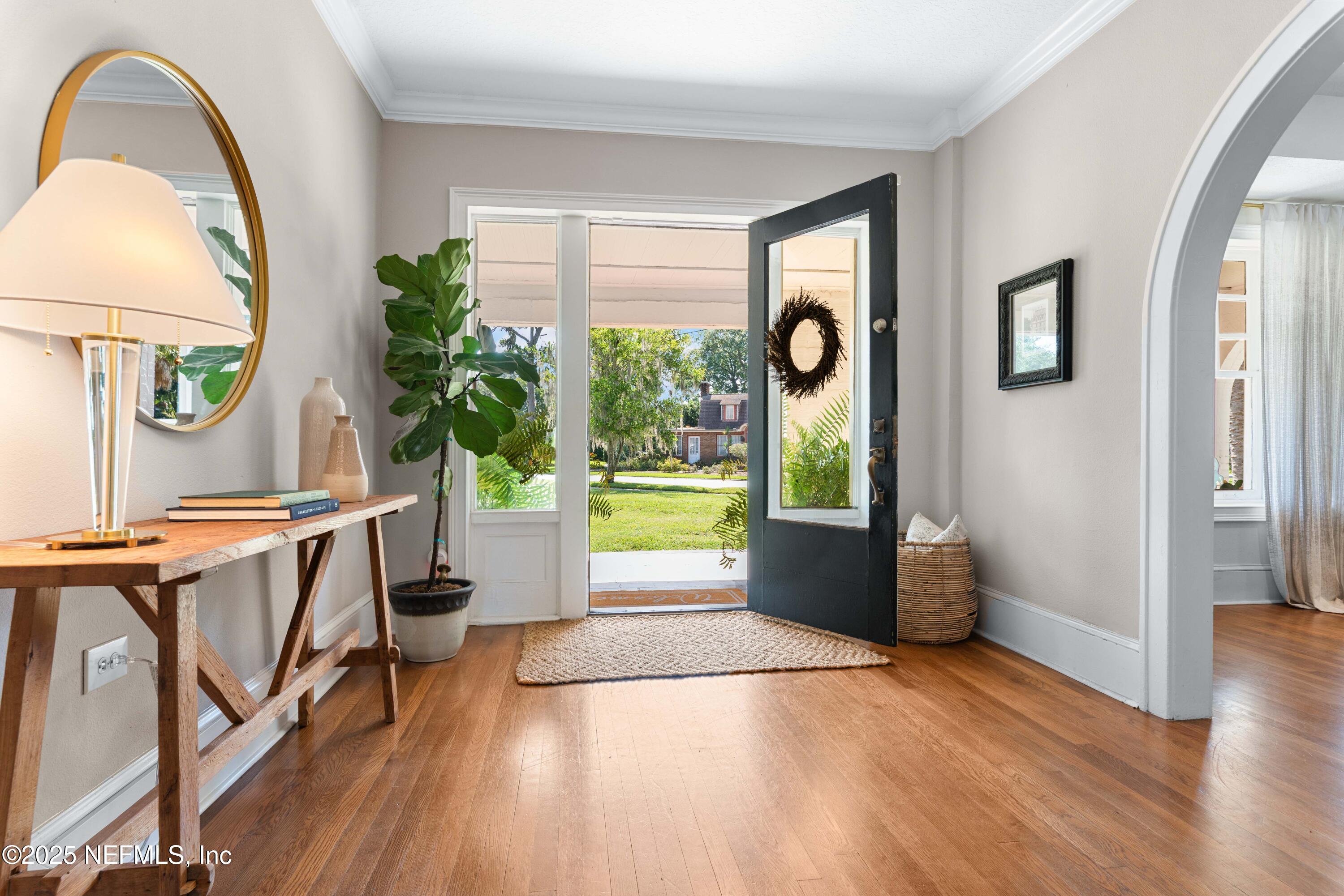 1492 AVONDALE Avenue