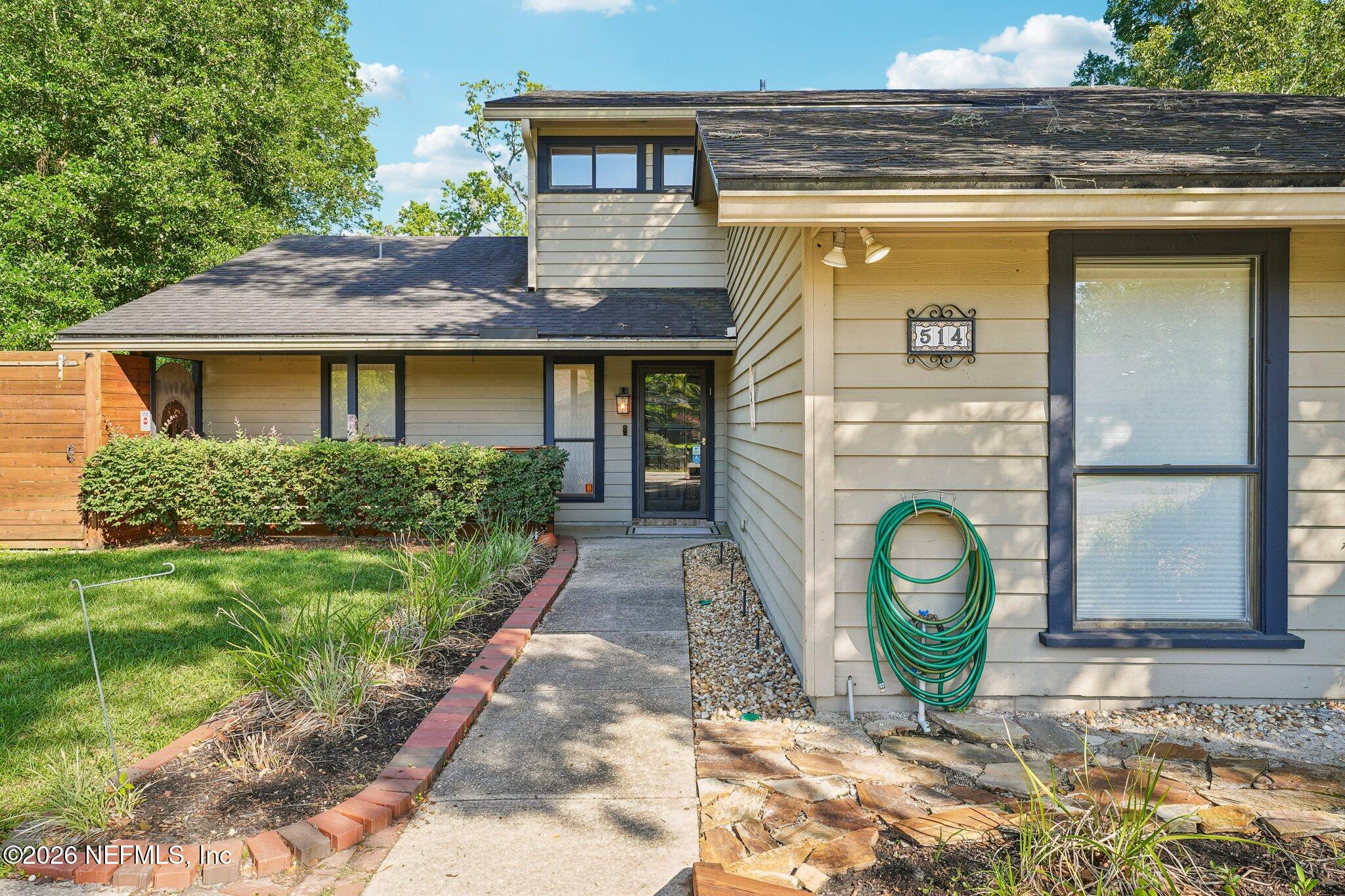 514 LOS PALMAS Drive