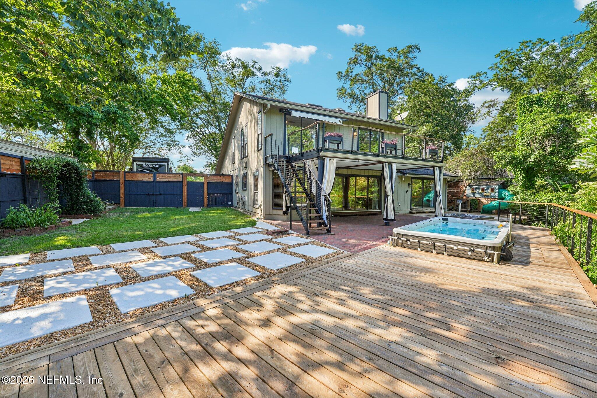 514 LOS PALMAS Drive