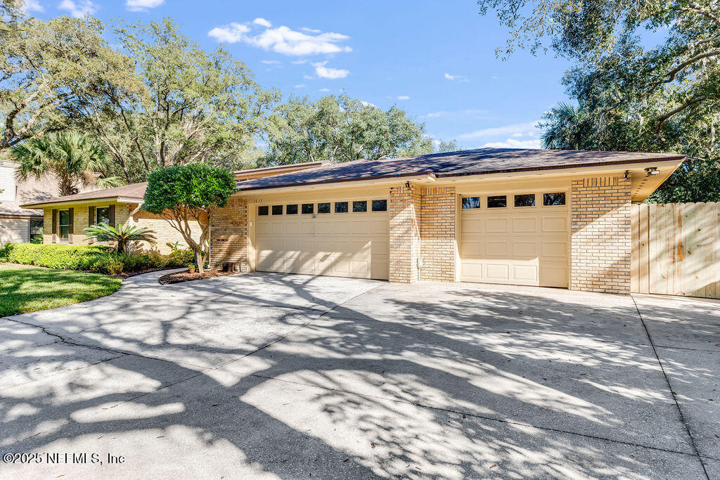 1633 LANDING Lane