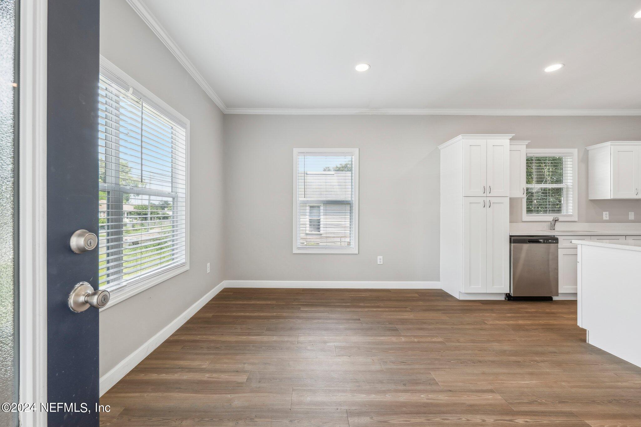 1535 VAN BUREN Street