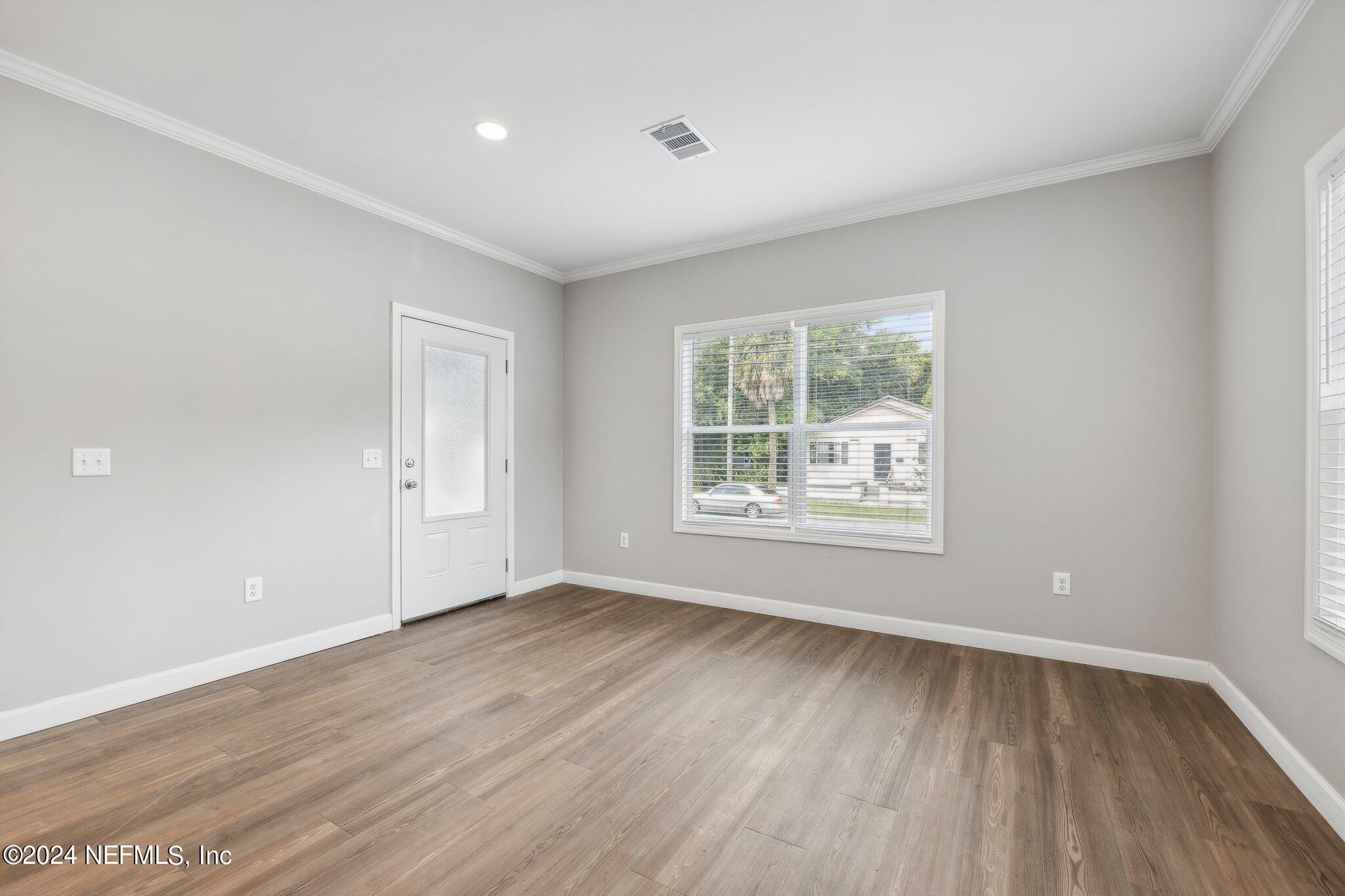 1535 VAN BUREN Street