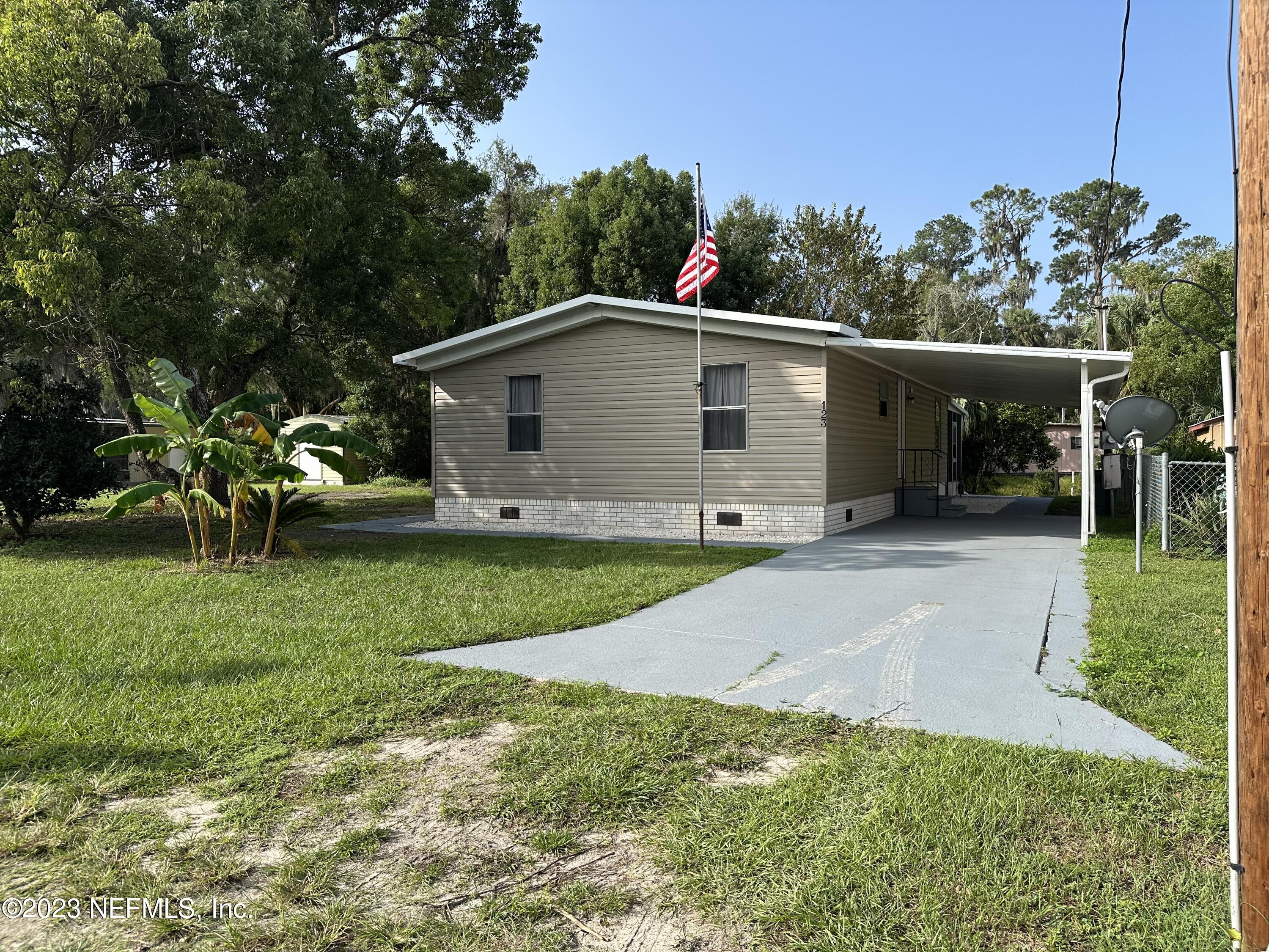 Satsuma, FL home for sale located at 123 Camellia Drive, Satsuma, FL 32189