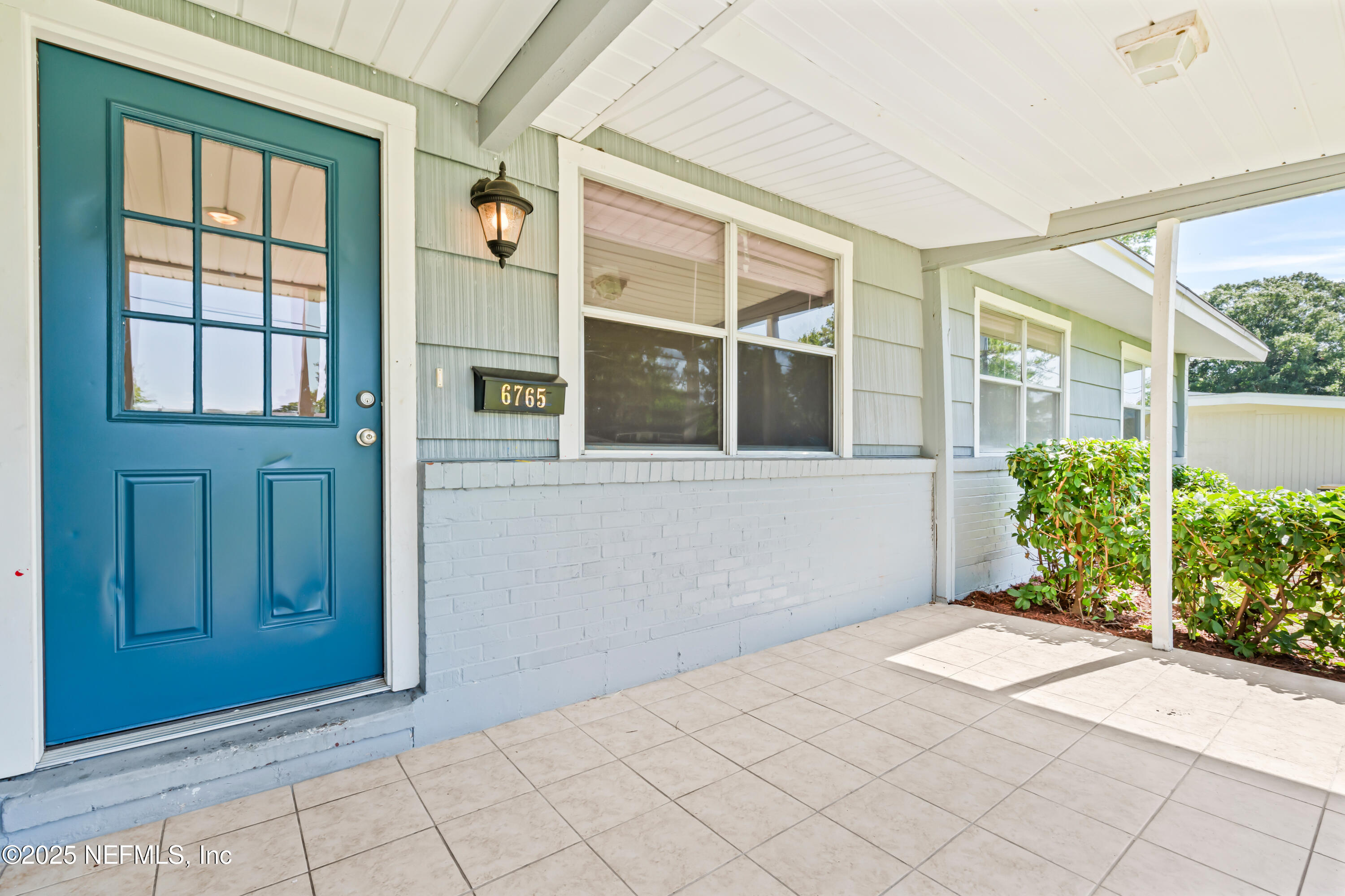 6765 SNOW WHITE Drive