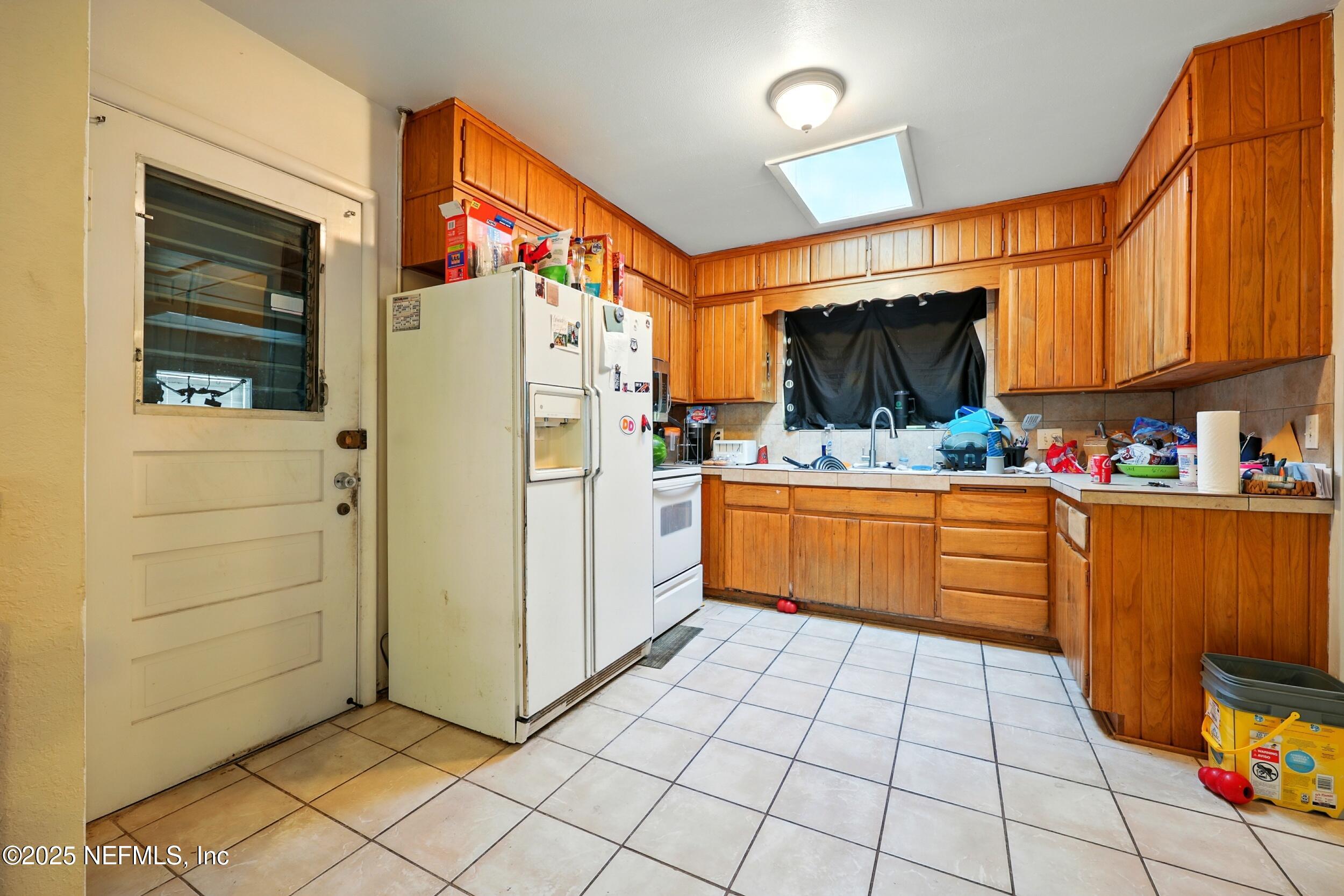 665 GROVE PARK Boulevard