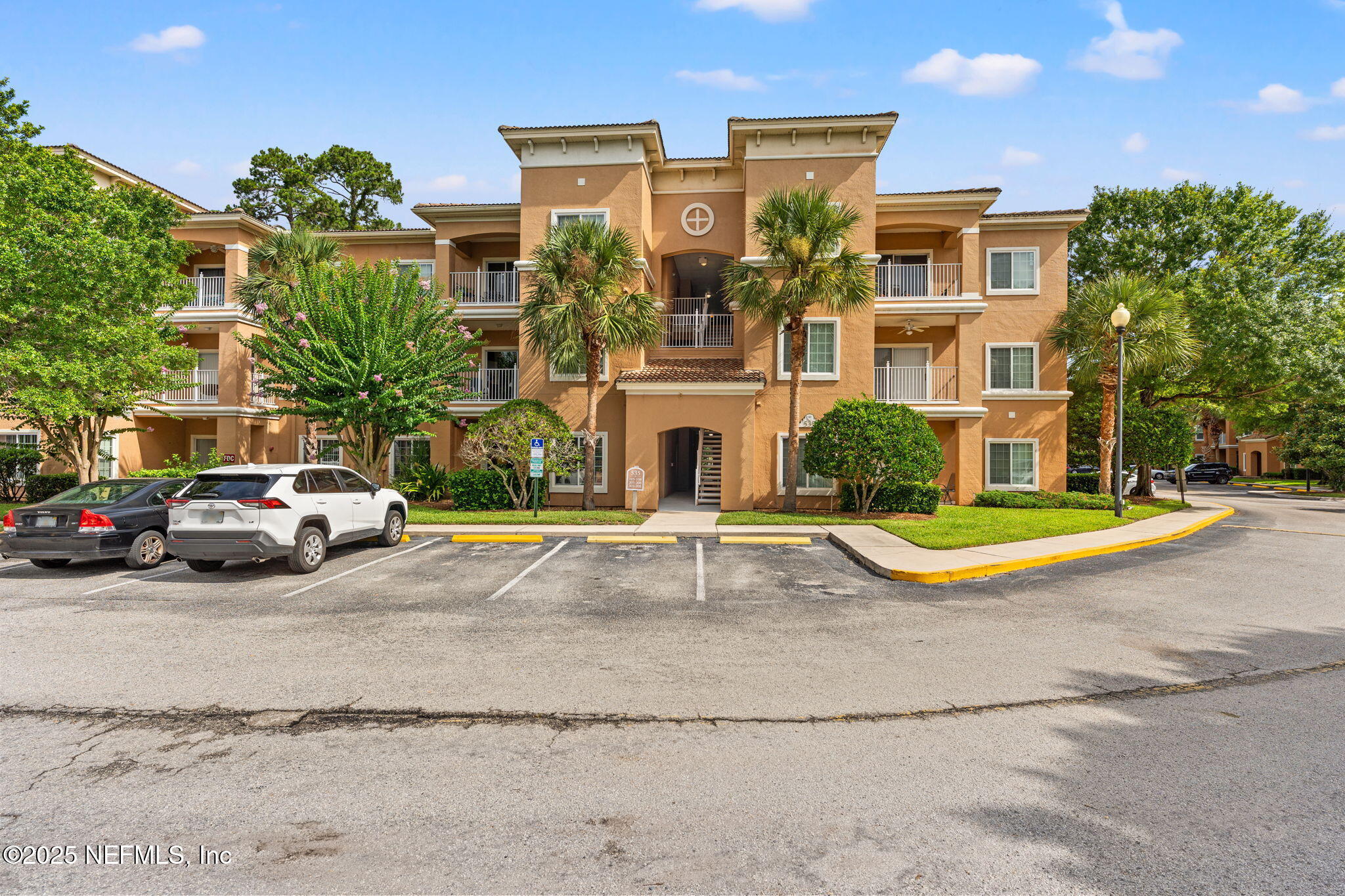 535 FLORIDA CLUB Boulevard 105