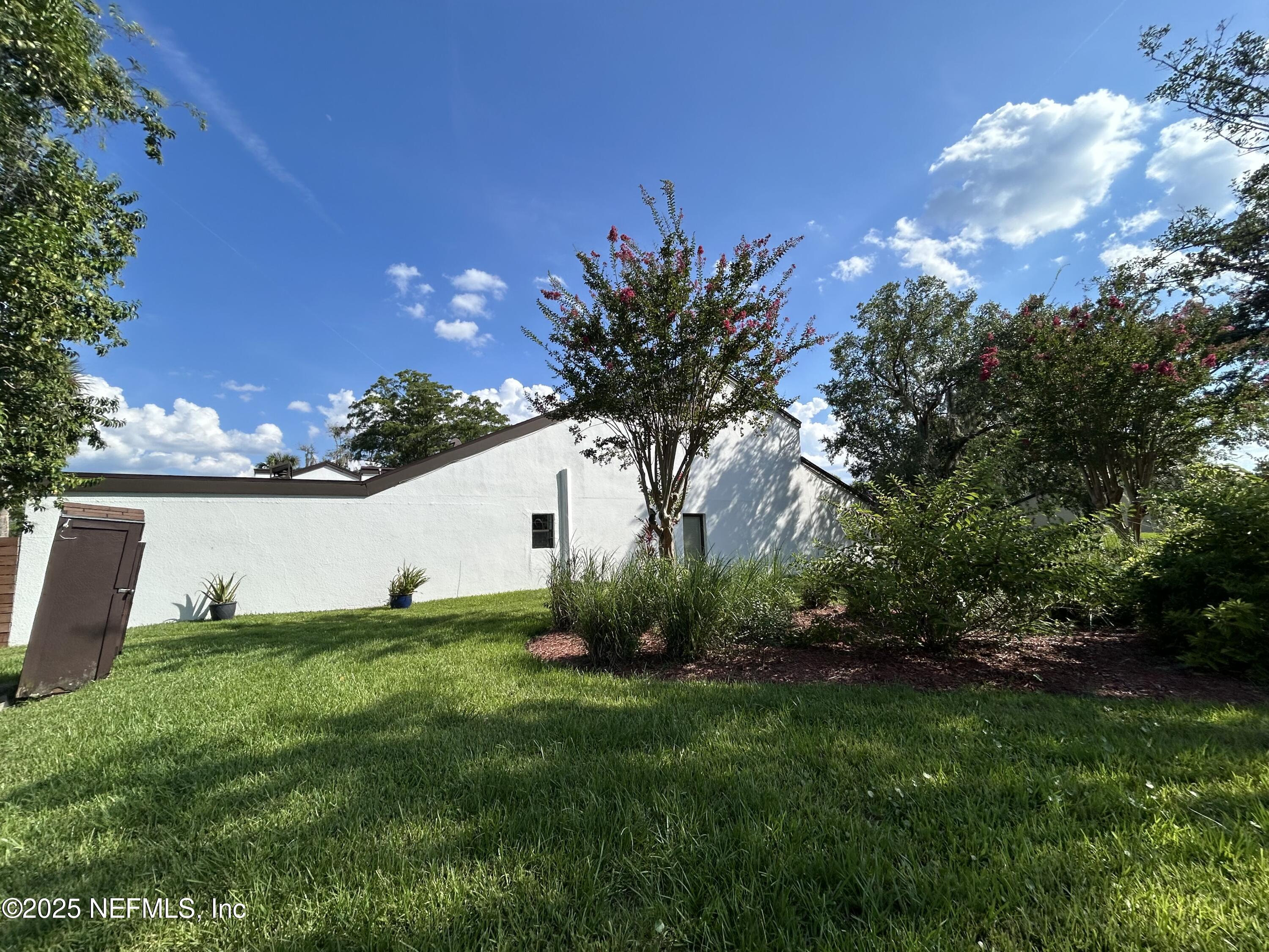 7805 BAYMEADOWS Circle W