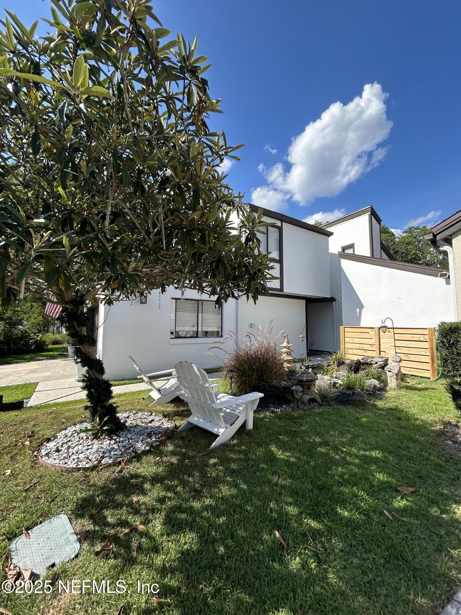 7805 BAYMEADOWS Circle W
