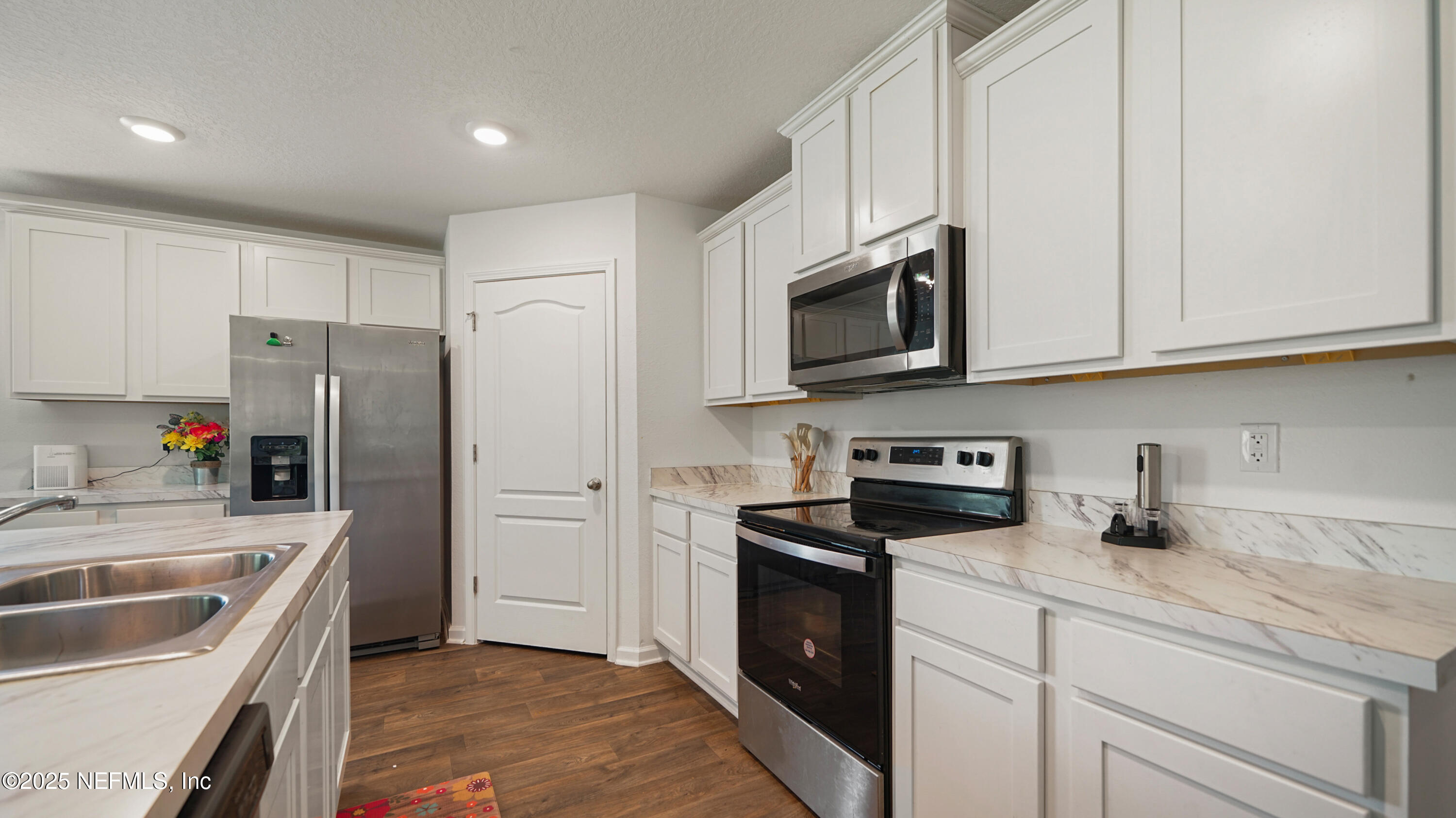 4004 CHIHUAHUA Court