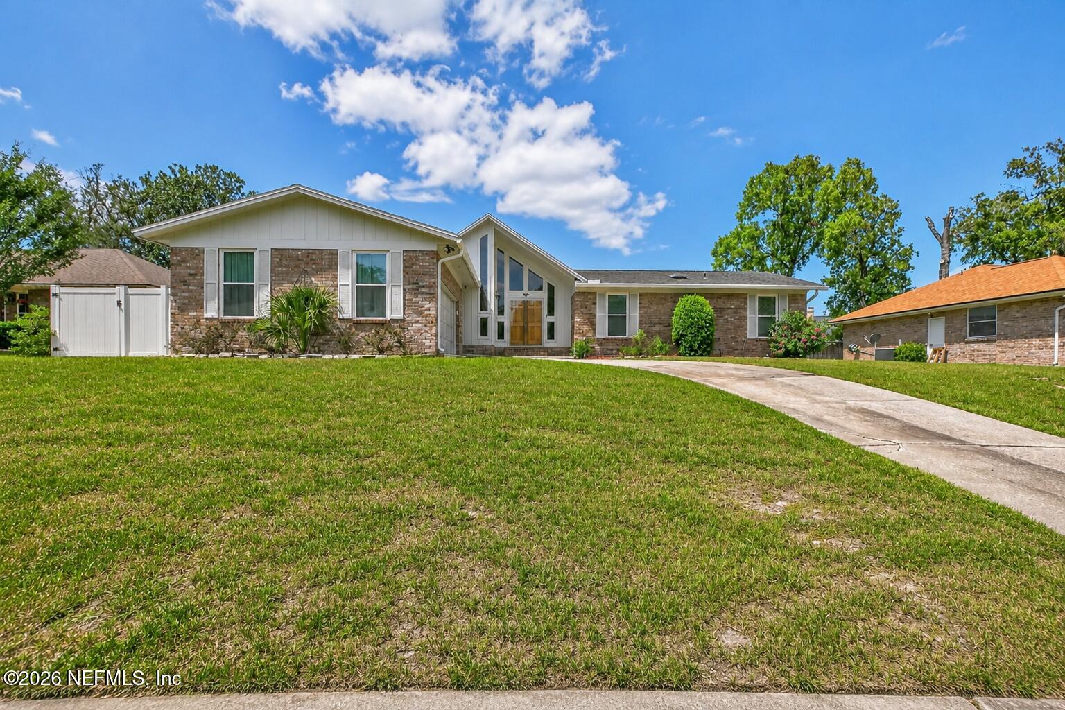 926 LONGRIDGE Court