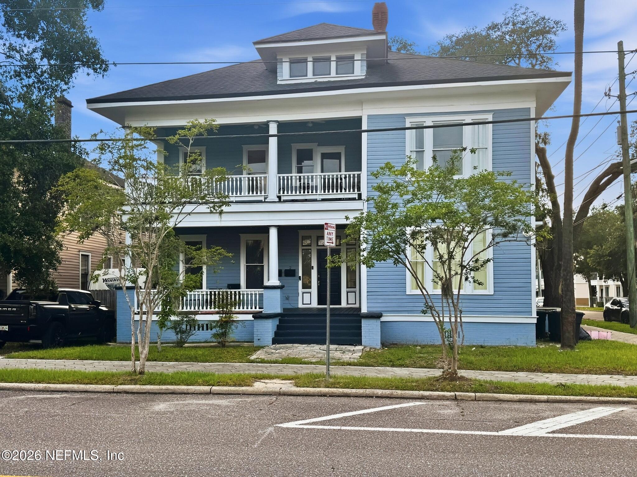1252 HUBBARD Street