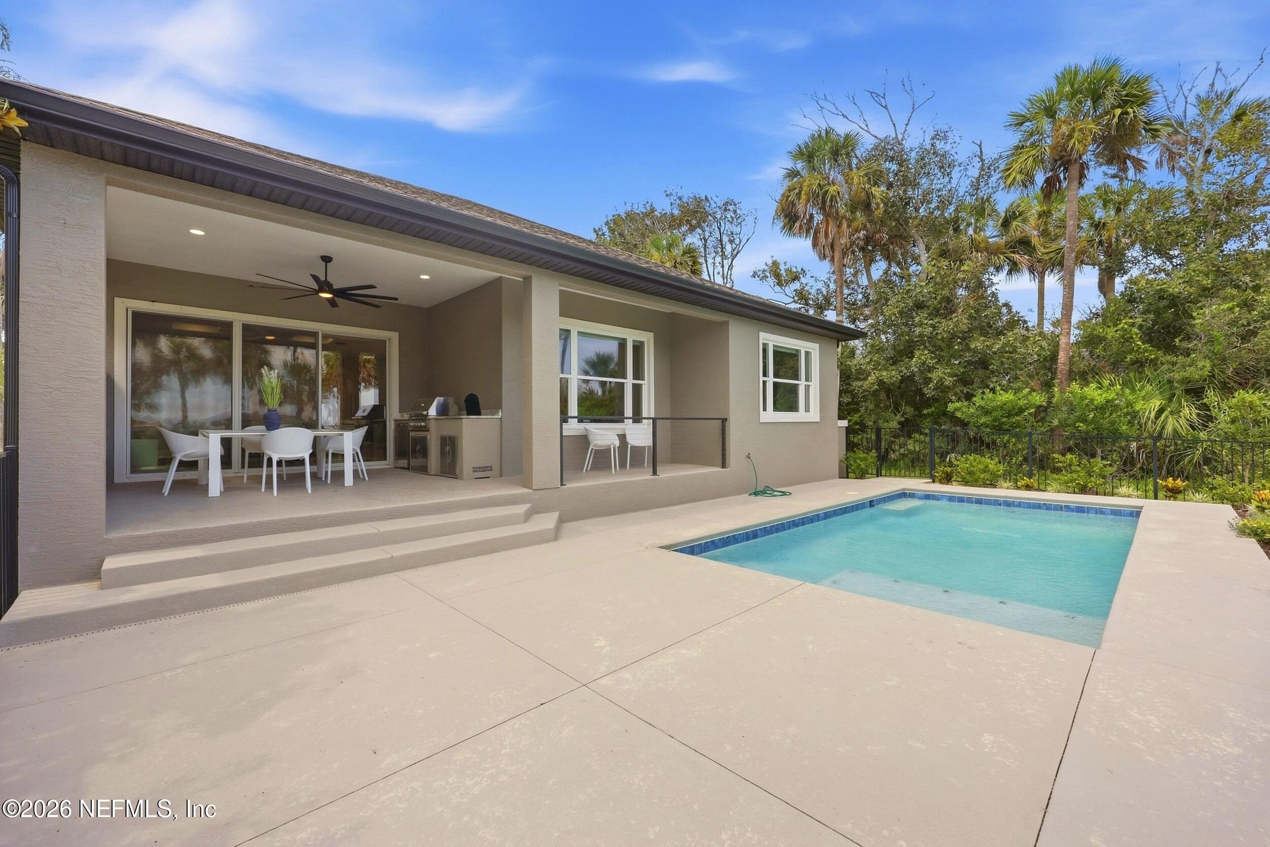 27 S RIVERWALK Drive