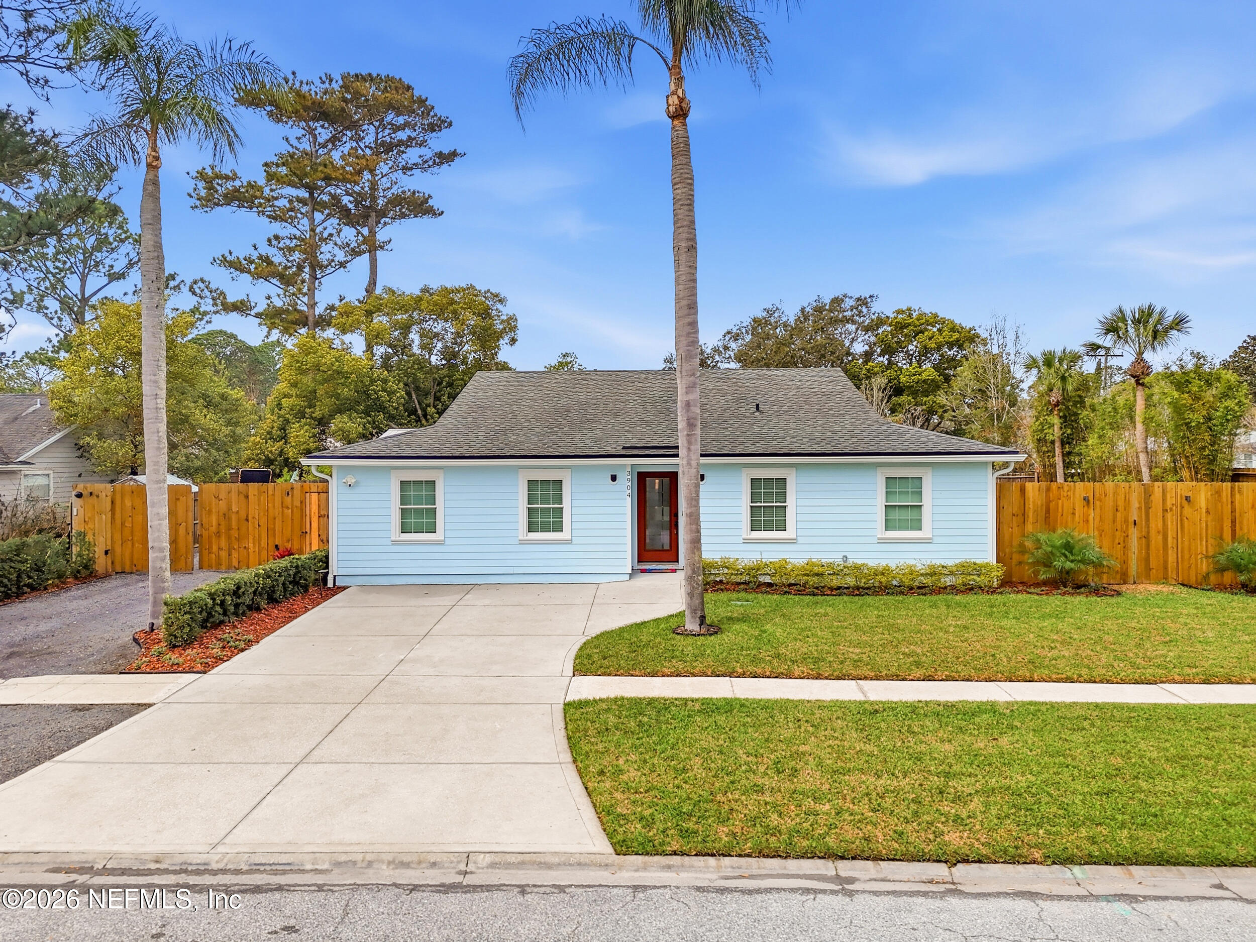 3904 LANDFALL Lane W