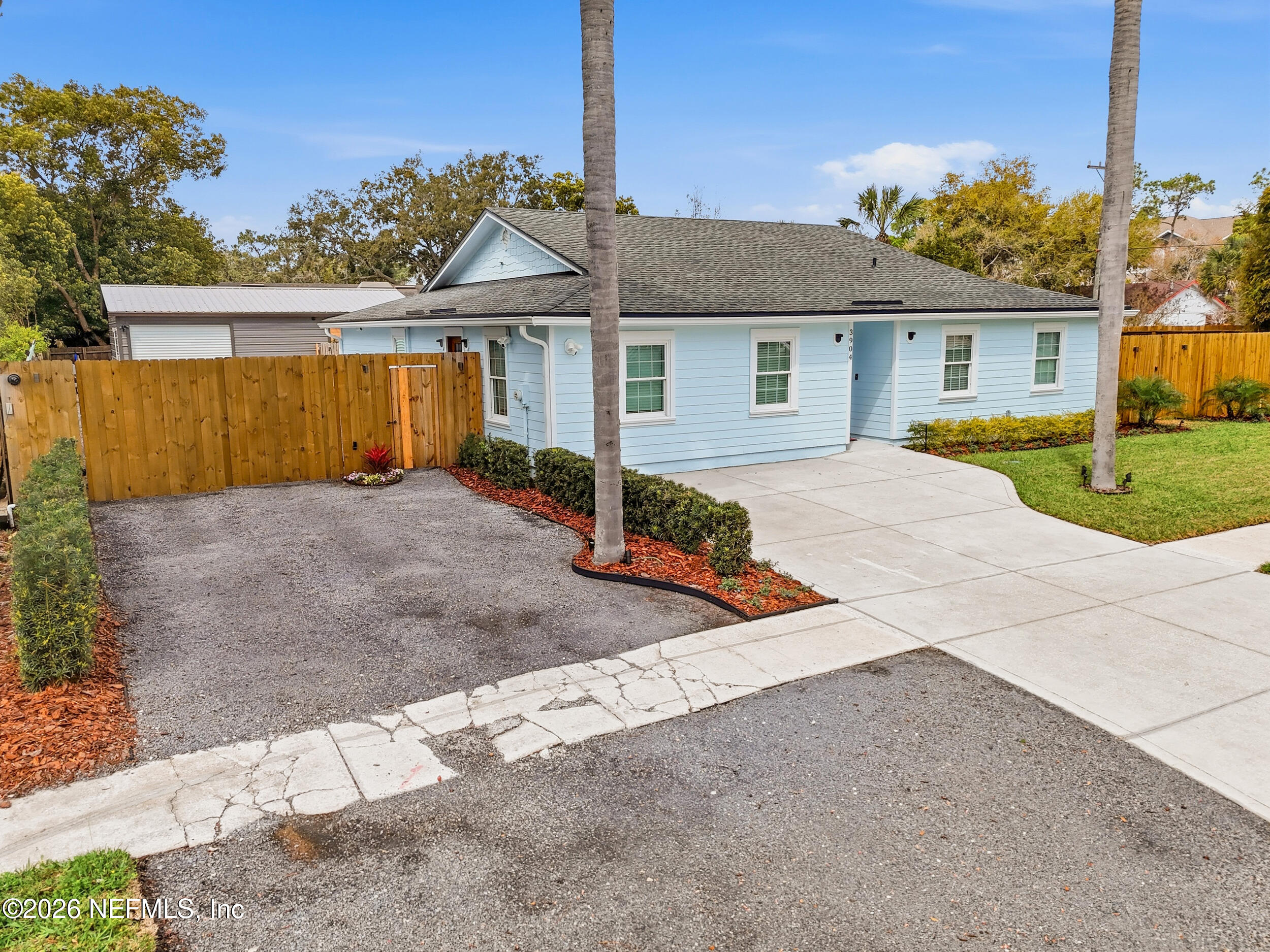 3904 LANDFALL Lane W