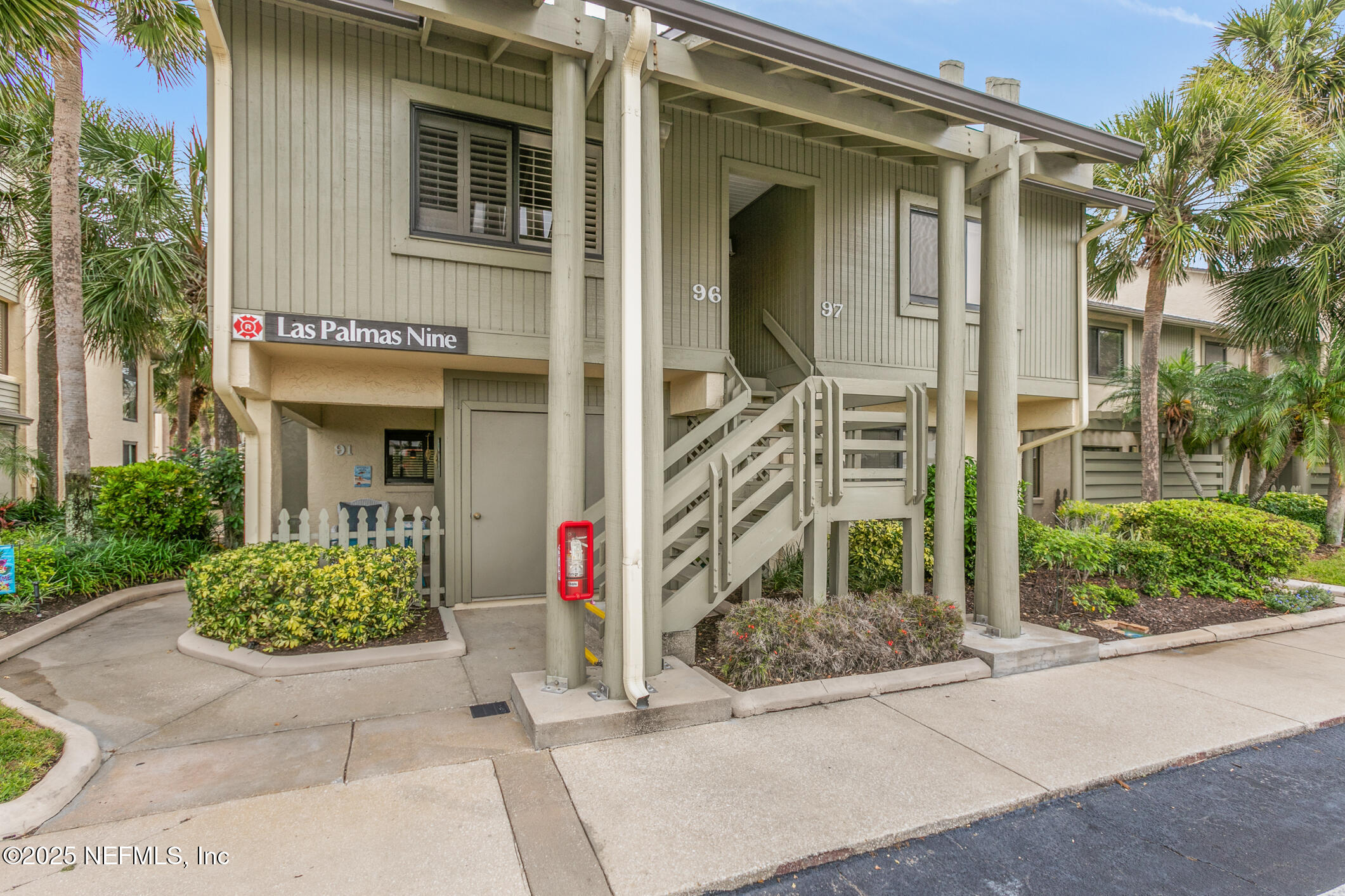 97 VILLAGE LAS PALMAS Circle